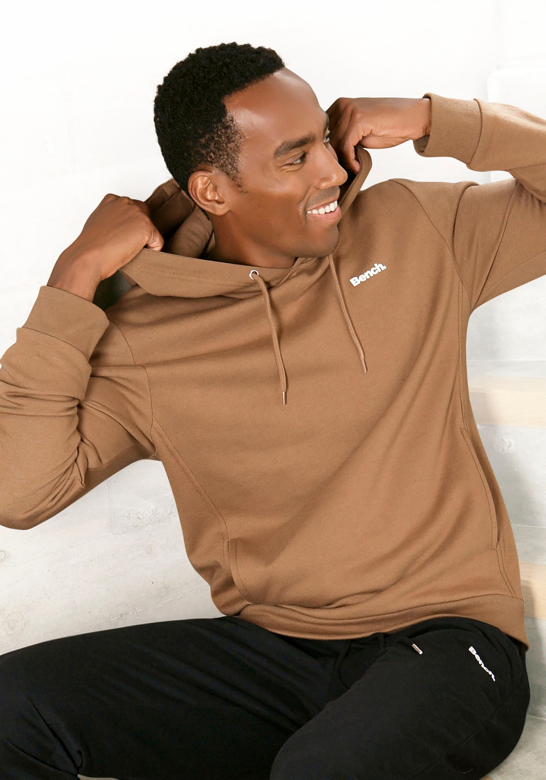 Image of Bench. Kapuzensweatshirt, mit seitlichen Taschen bei Ackermann Versand Schweiz