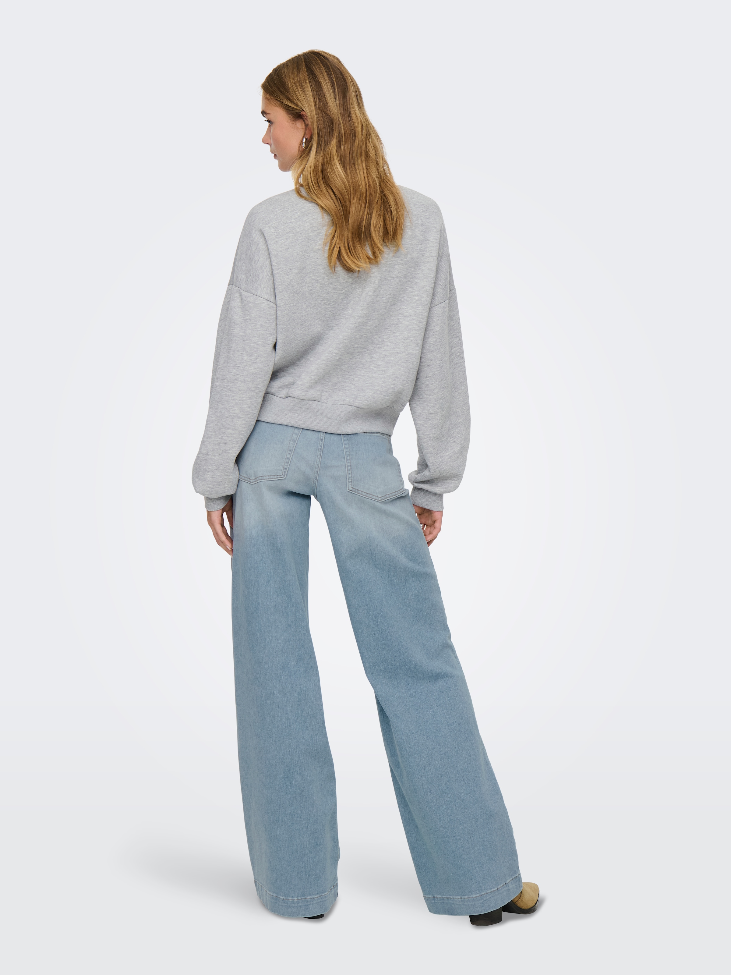 ONLY Sweatshirt »ONLALMA L/S O-NECK DETAIL BOX CC UB SWT«, mit Zierperlen
