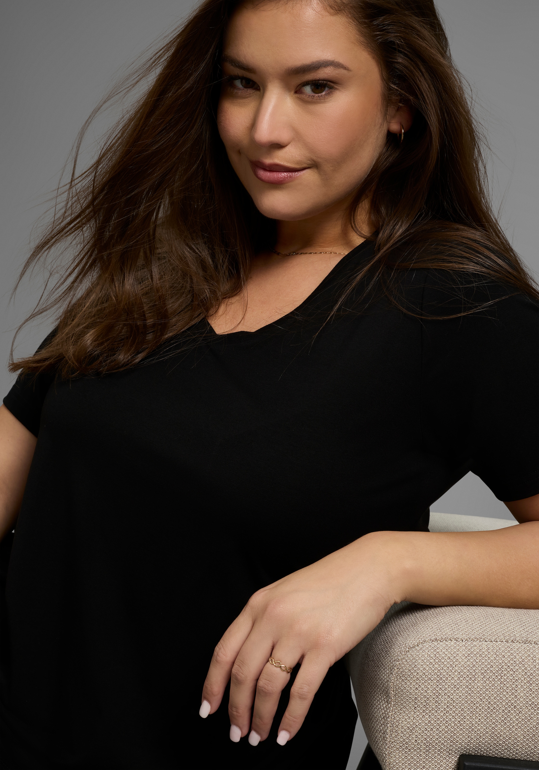 Laura Scott CURVE T-Shirt, mit V-Ausschnitt aus fliessender Viskose - GROSSE GRÖSSE