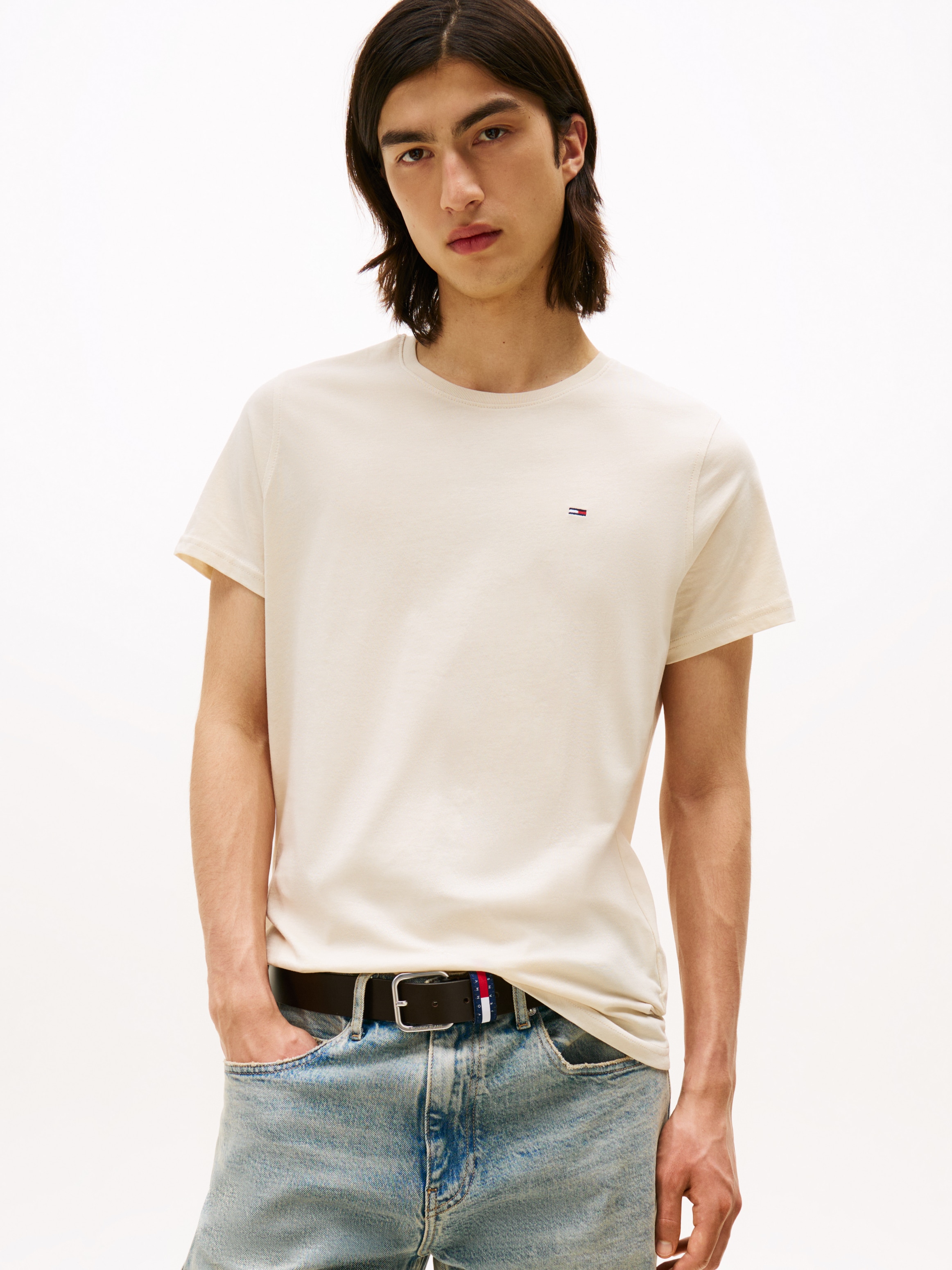 Image of Tommy Jeans T-Shirt "TJM ESSENTIAL SOLID" mit Rundhalsausschnitt und dezenter Logo-Flag