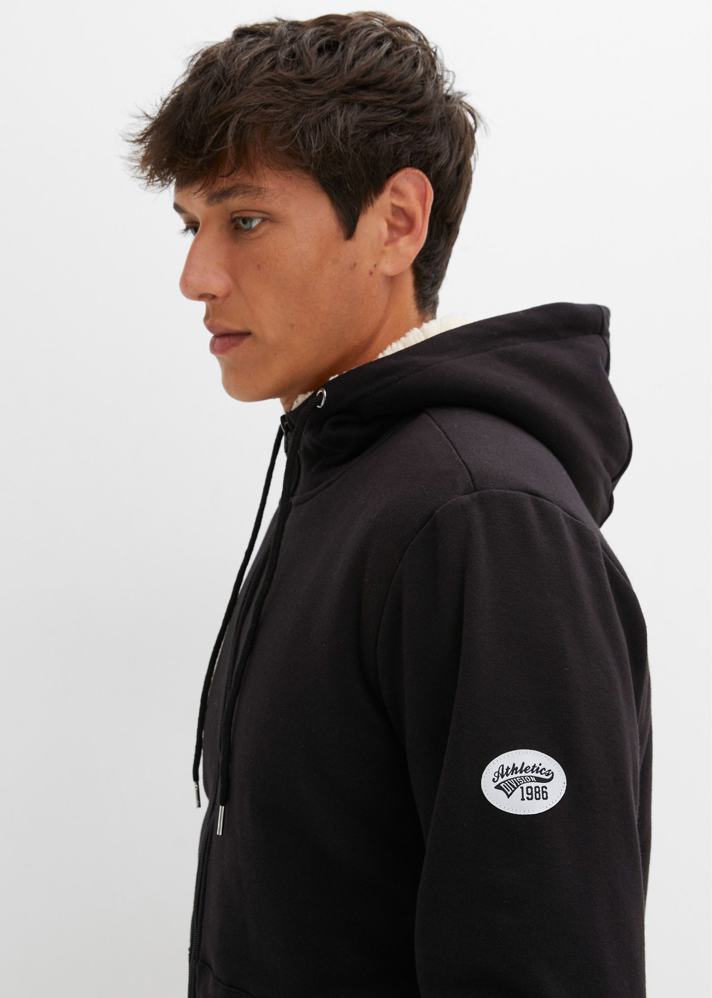 bonprix Sweat à capuche »Thermo-Sweatjacke mit Kuschel-Fleece-Futter« mit Kapuze, mit Kuschel-Fleece-Futter, aus Baumwolle und Polyester