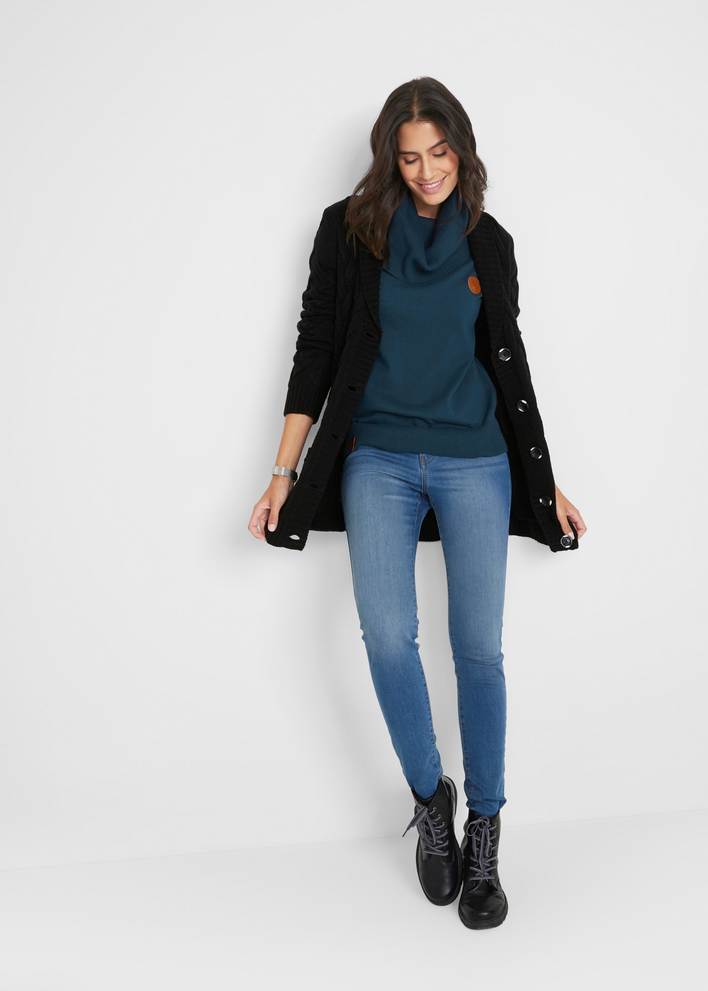 bonprix Strickpullover »Feinstrickpullover mit weitem Kragen« mit weitem Rollkragen und kleinen Leder-Details