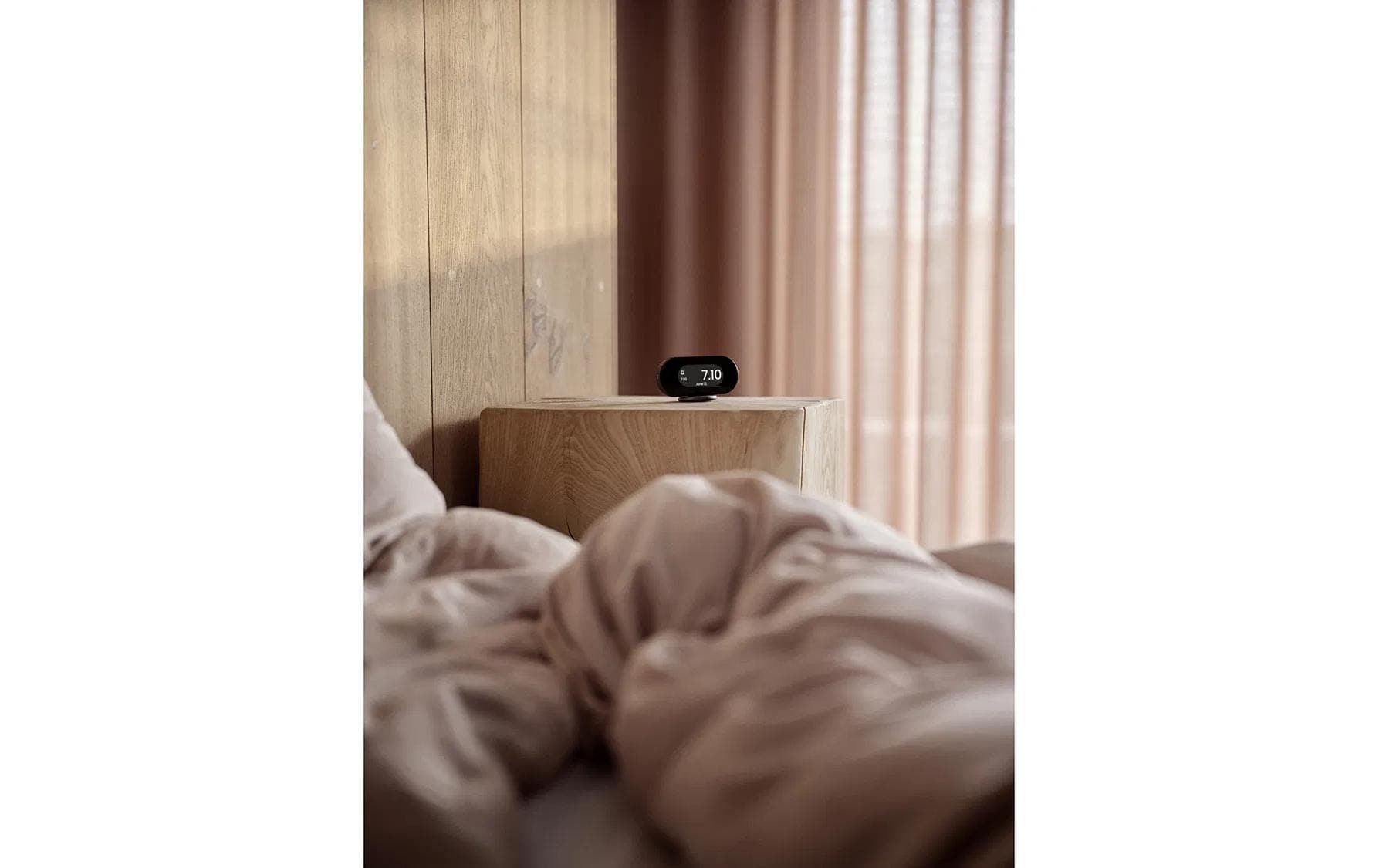 Jacob Jensen Wecker Kompakter digitaler Wecker mit E-Ink-Display