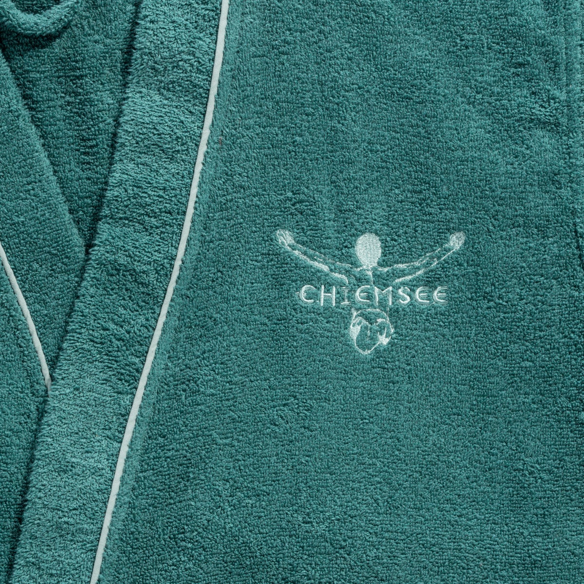 Chiemsee Bademantel »Chiemsee Bademantel Venice für Damen und Herren, ideal für Sauna & Spa«, (1 St.), Logostickerei auf der Brust