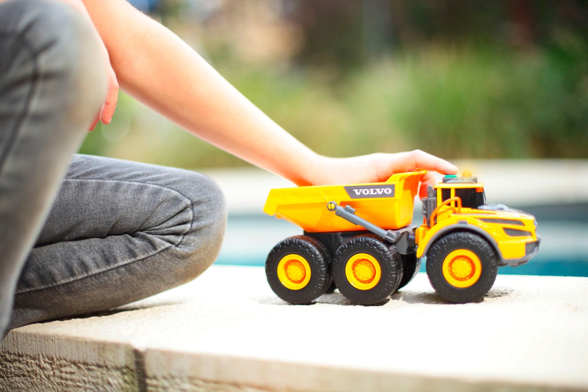 Dickie Toys Benne à jouets »Volvo Articulated Hauler« mit Licht und Sound