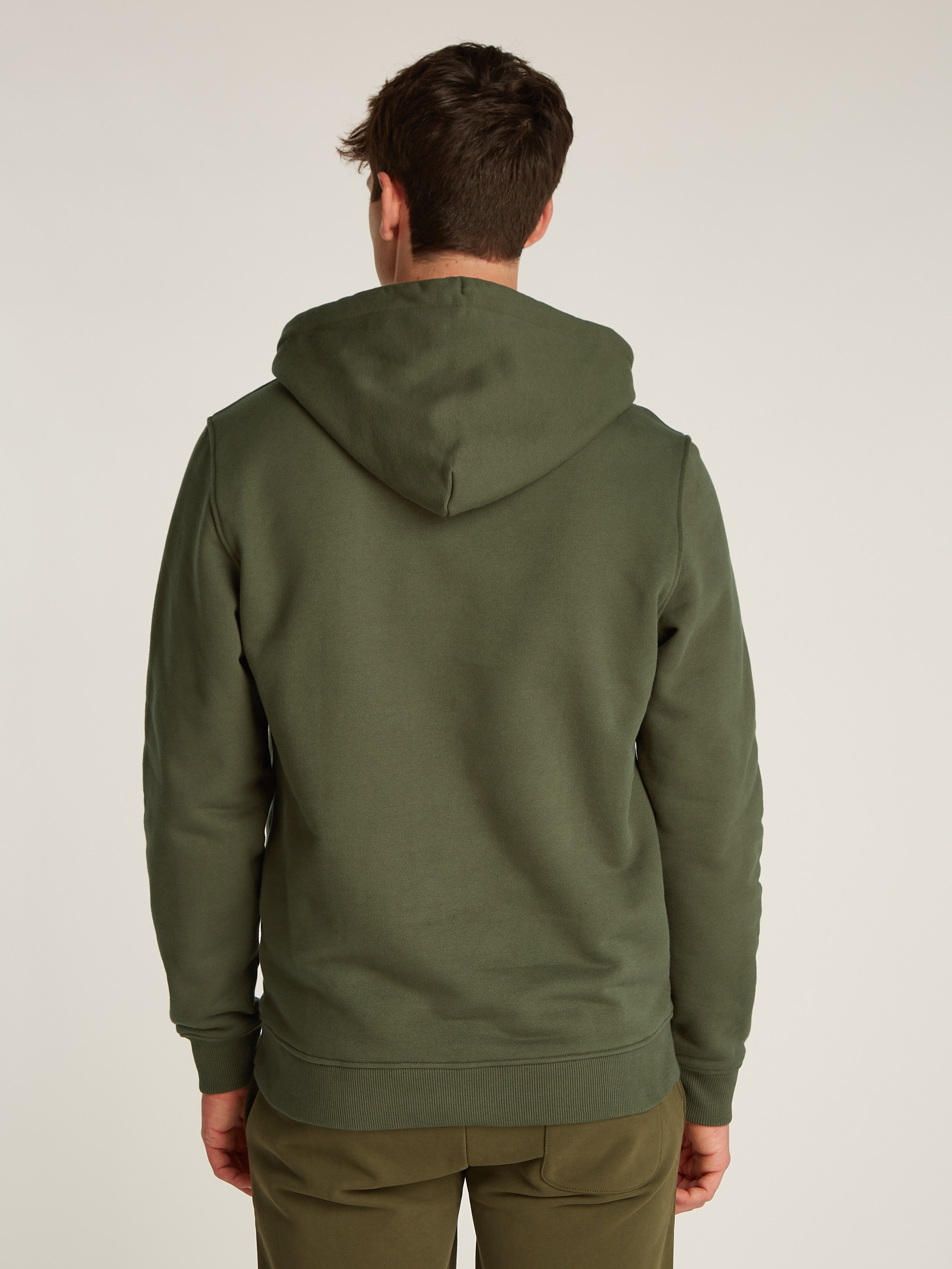 Tommy Jeans Hoodie »TJM REG BADGE HOODIE EXT«, Mit Rundhalsausschnitt