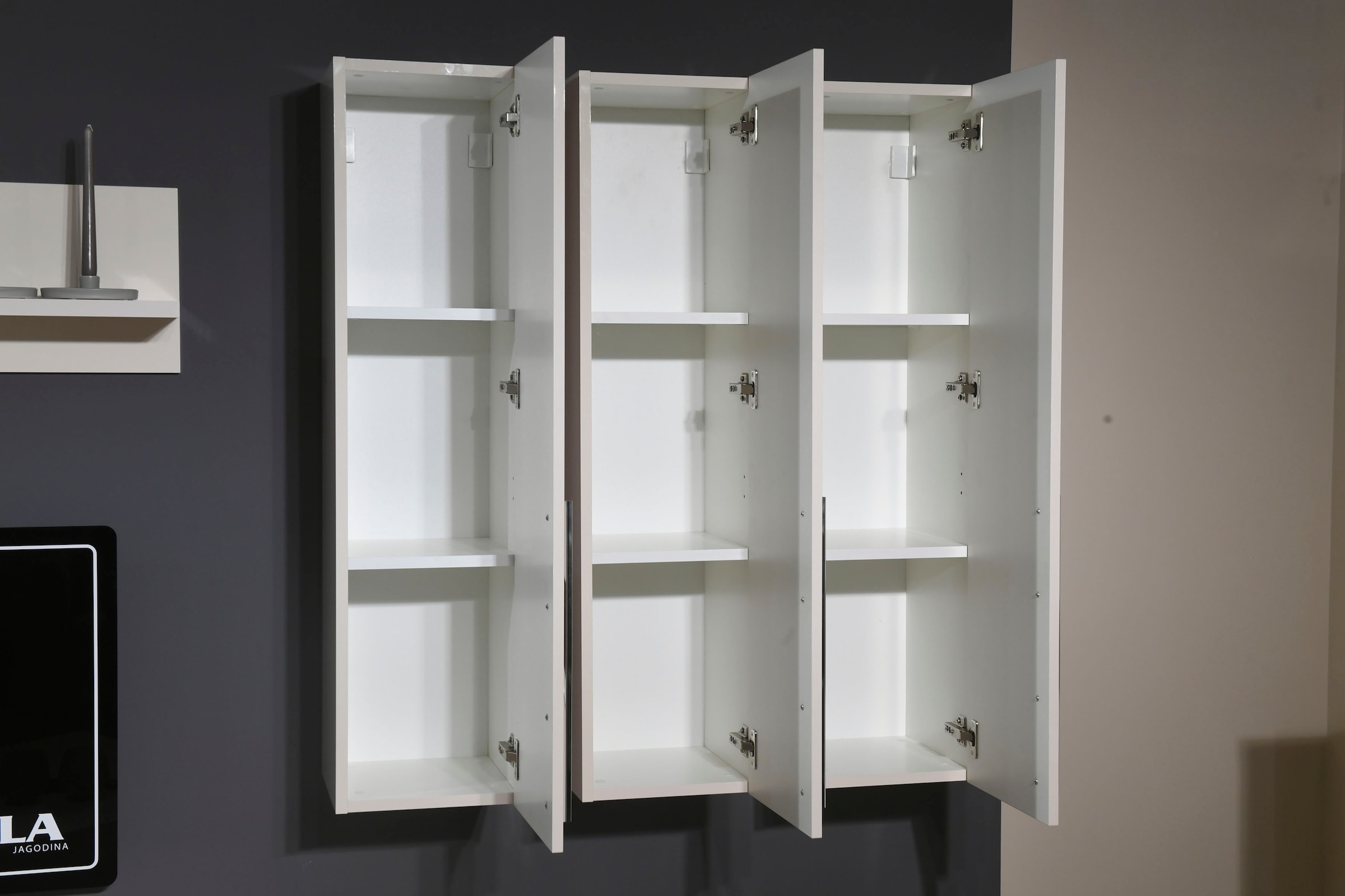 Places of Style Hängevitrine »Piano«, UV lackiert, Soft-Close-Funktion, Höhe 115 cm, Breite 29,7 cm