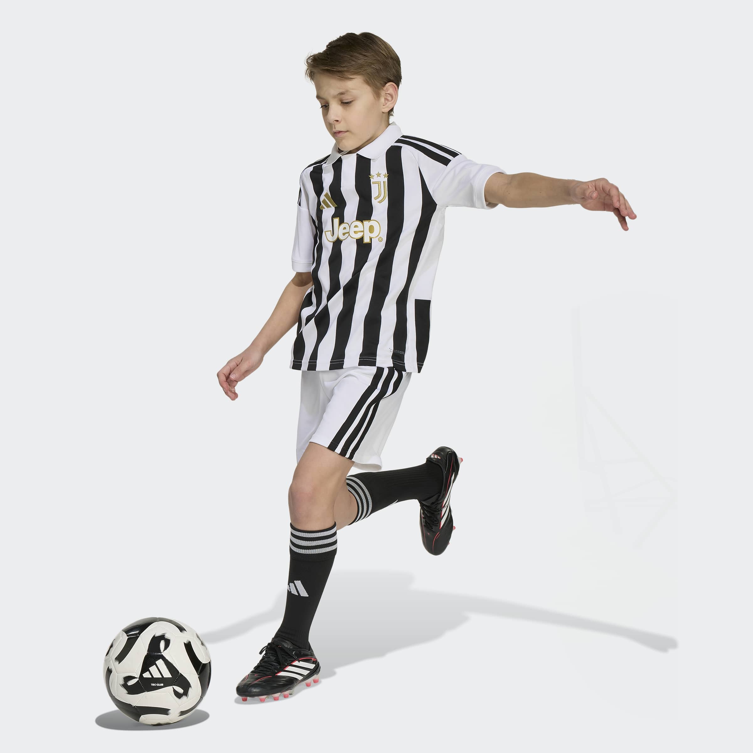 adidas Performance Fussballtrikot »JUVENTUS TURIN 26/27 KIDS HEIMTRIKOT« mit Climacool Technologie, mit traditionellem Kragen, mit 3-Streifen