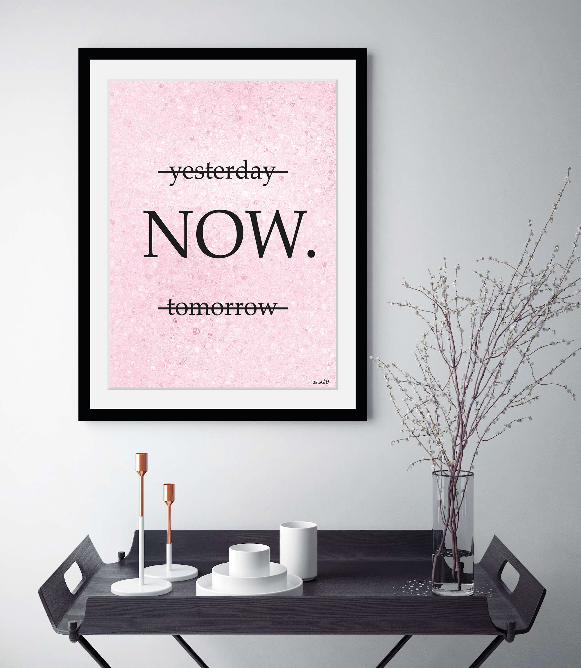 Image of queence Bild "NOW." Motivationsbilder Schriftzug Sprüche & Texte 1 Stk. tlg. HD Premium Poster-Druck inkl. Holzrahmen