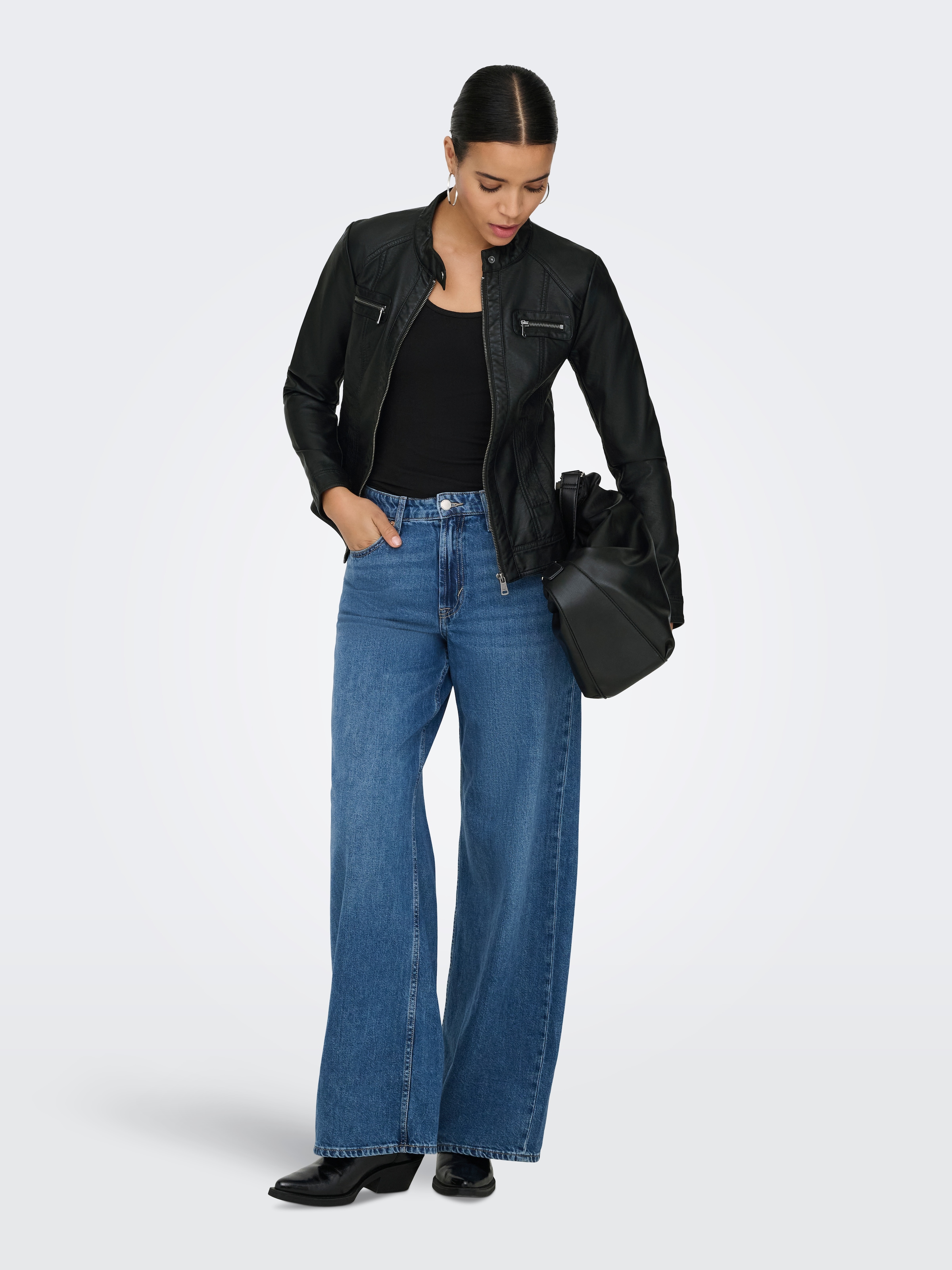 ONLY Lederimitatjacke »ONLBANDIT – Bikerjacke mit figurbetonter Form und Reissverschlüssen« unifarben, modisch, figurbetont, Lederimitat, Stehkragen