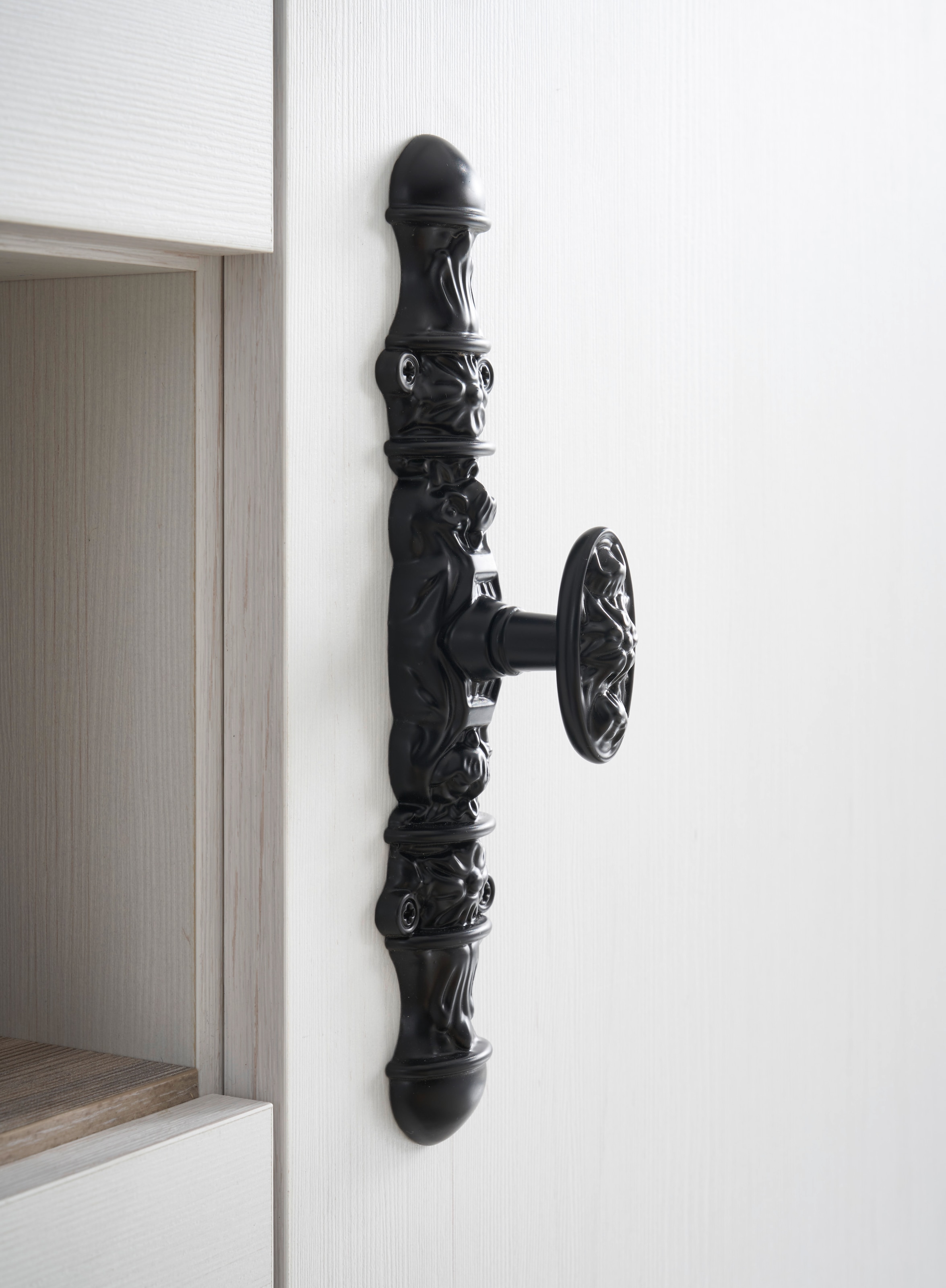 Home affaire Unterschrank »Florenz, Küchenunterschrank in Pinie Weiss, Unterschrank«, mit verschnörkeltem Metallgriff, im Landhausstil, Arbeitshöhe 92 cm