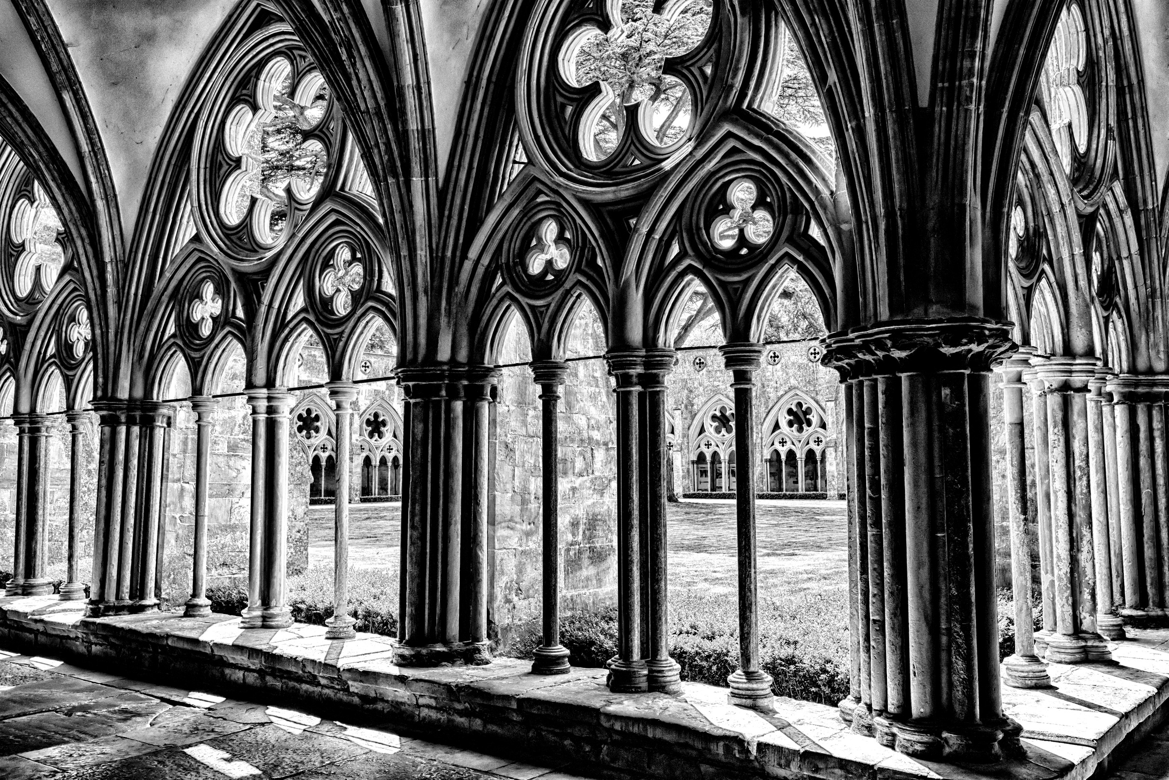 Image of Papermoon Fototapete »Gebäude Schwarz & Weiss«, Vliestapete, hochwertiger Digitaldruck, inklusive Kleister bei Ackermann Versand Schweiz