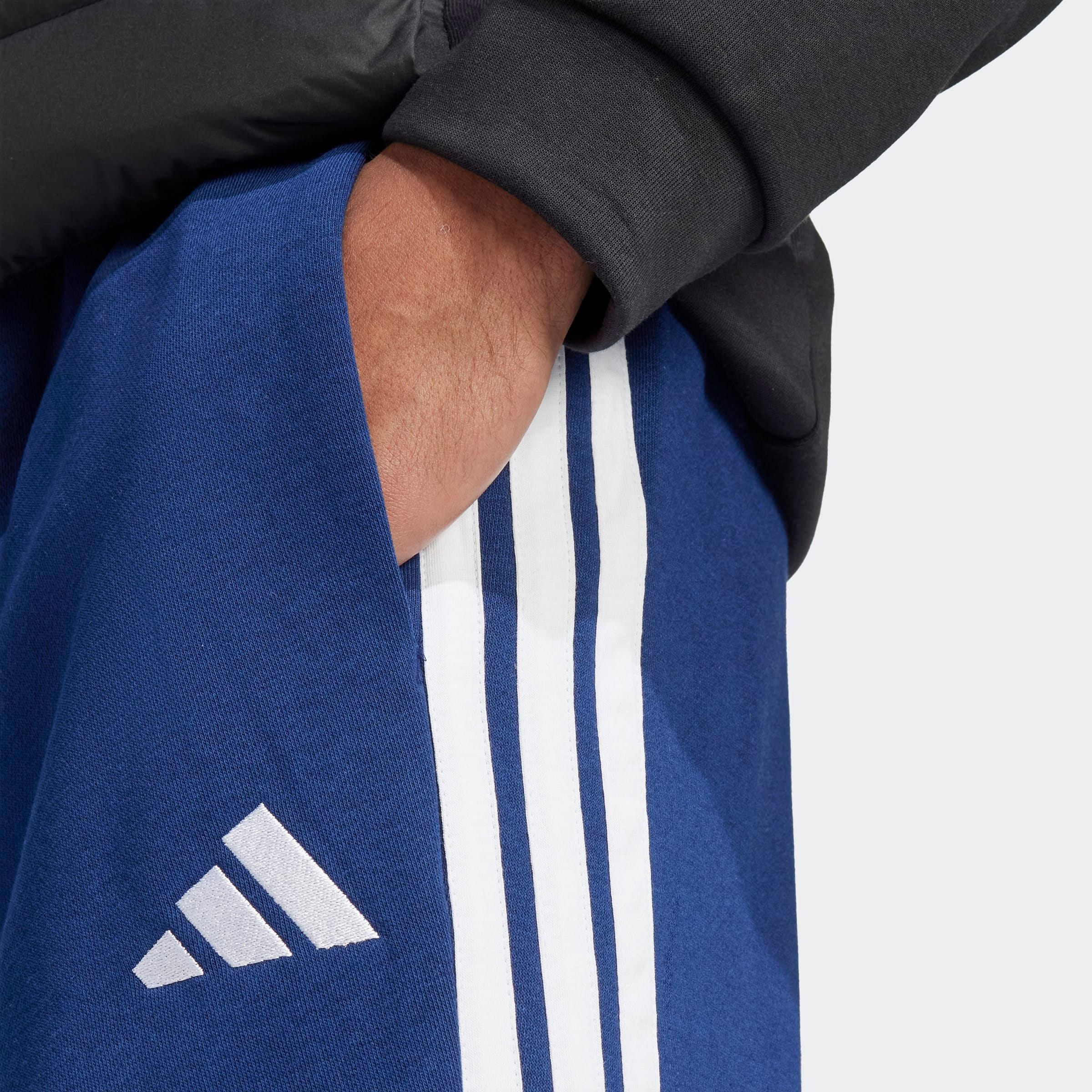 adidas Sportswear Pantalon de sport »M 3S FL O PT«  aus Baumwolle, Polyester und Viskose, offener Saum