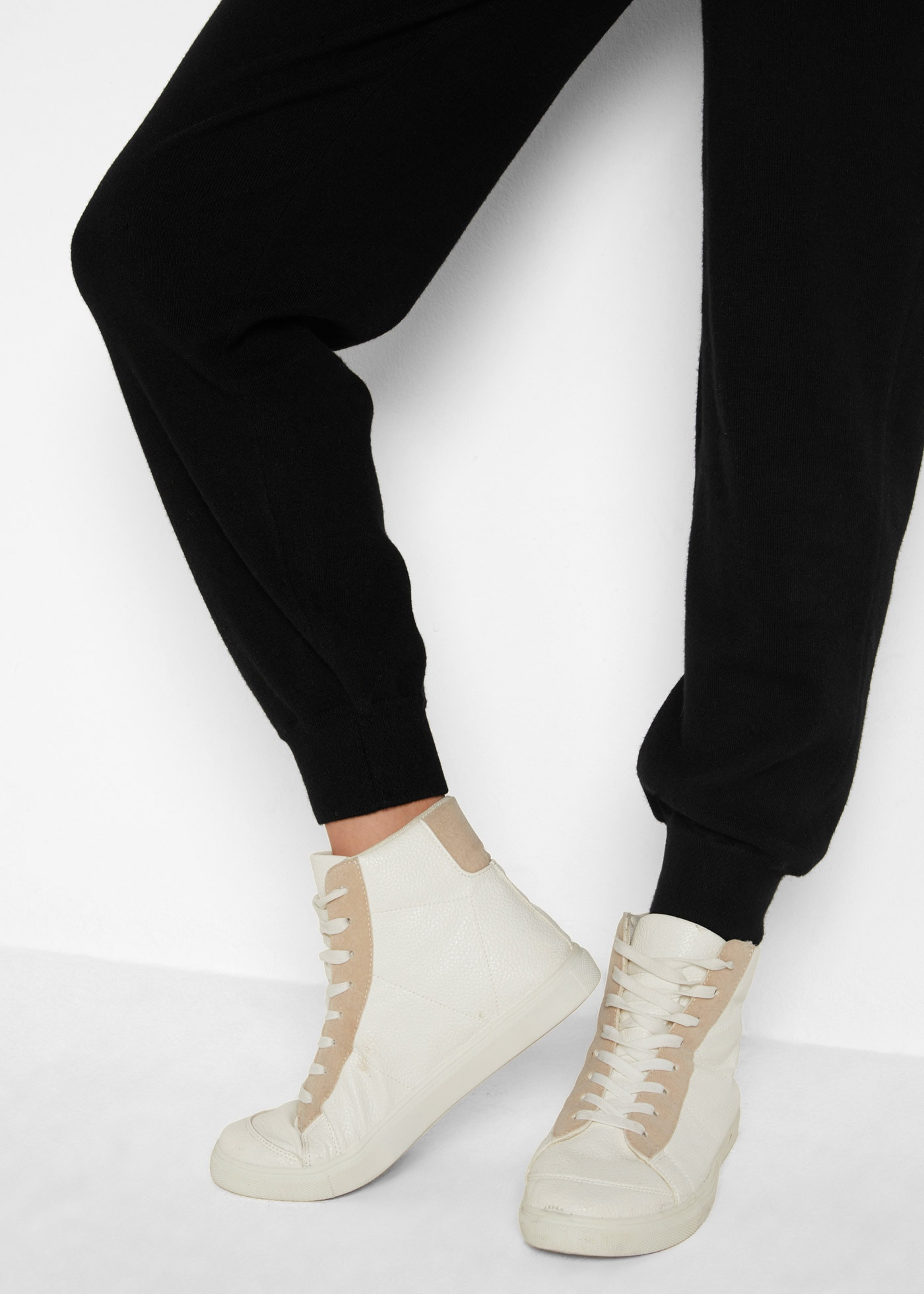 bonprix Pantalon de grossesse »Umstandshose aus weichem Strick«  Umstandshose aus weichem Strick