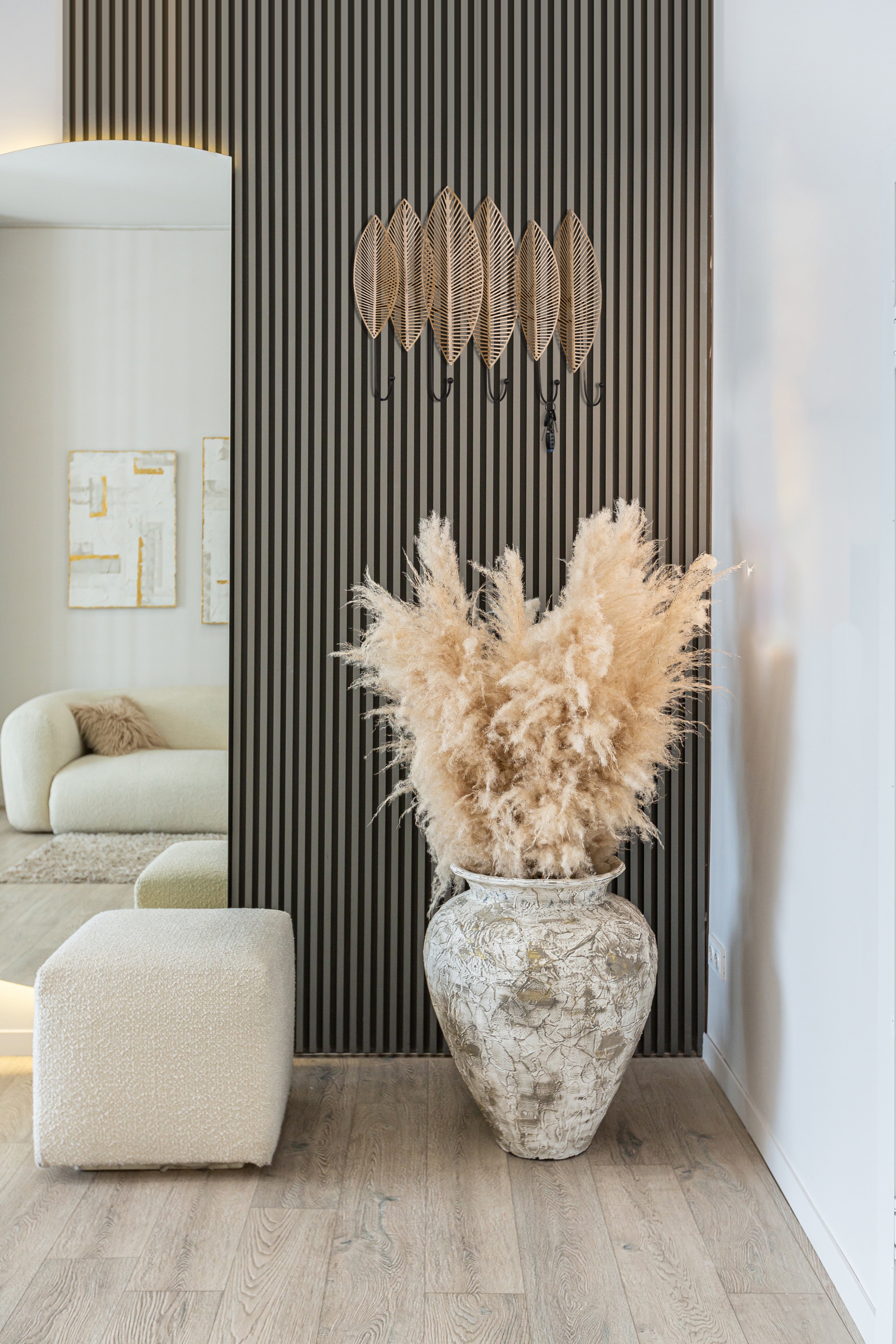 MIRRORS AND MORE Wandgarderobe »Alma« 1 Stk. tlg. Blatt-Design mit 5 Haken aus Metall