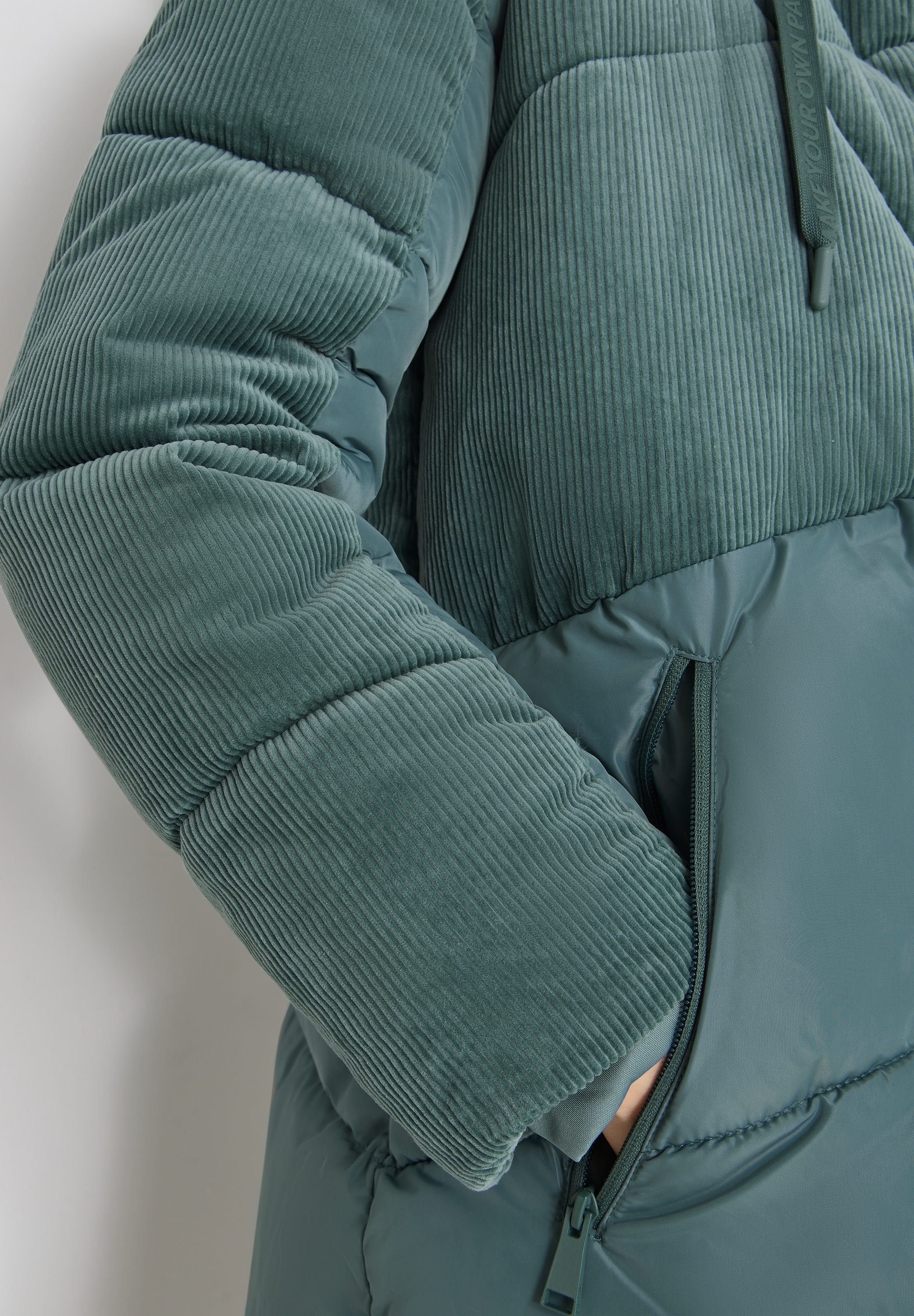 Cecil Steppmantel mit Kapuze