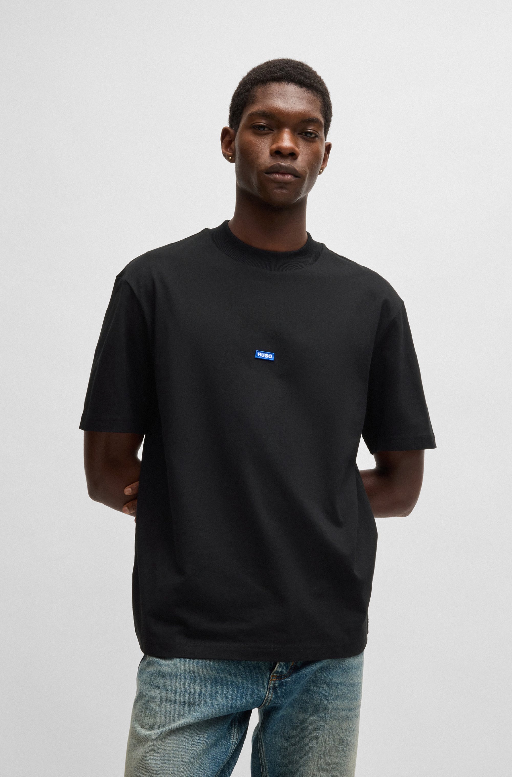 Image of HUGO T-Shirt "Nieros" mit Logo-Patch