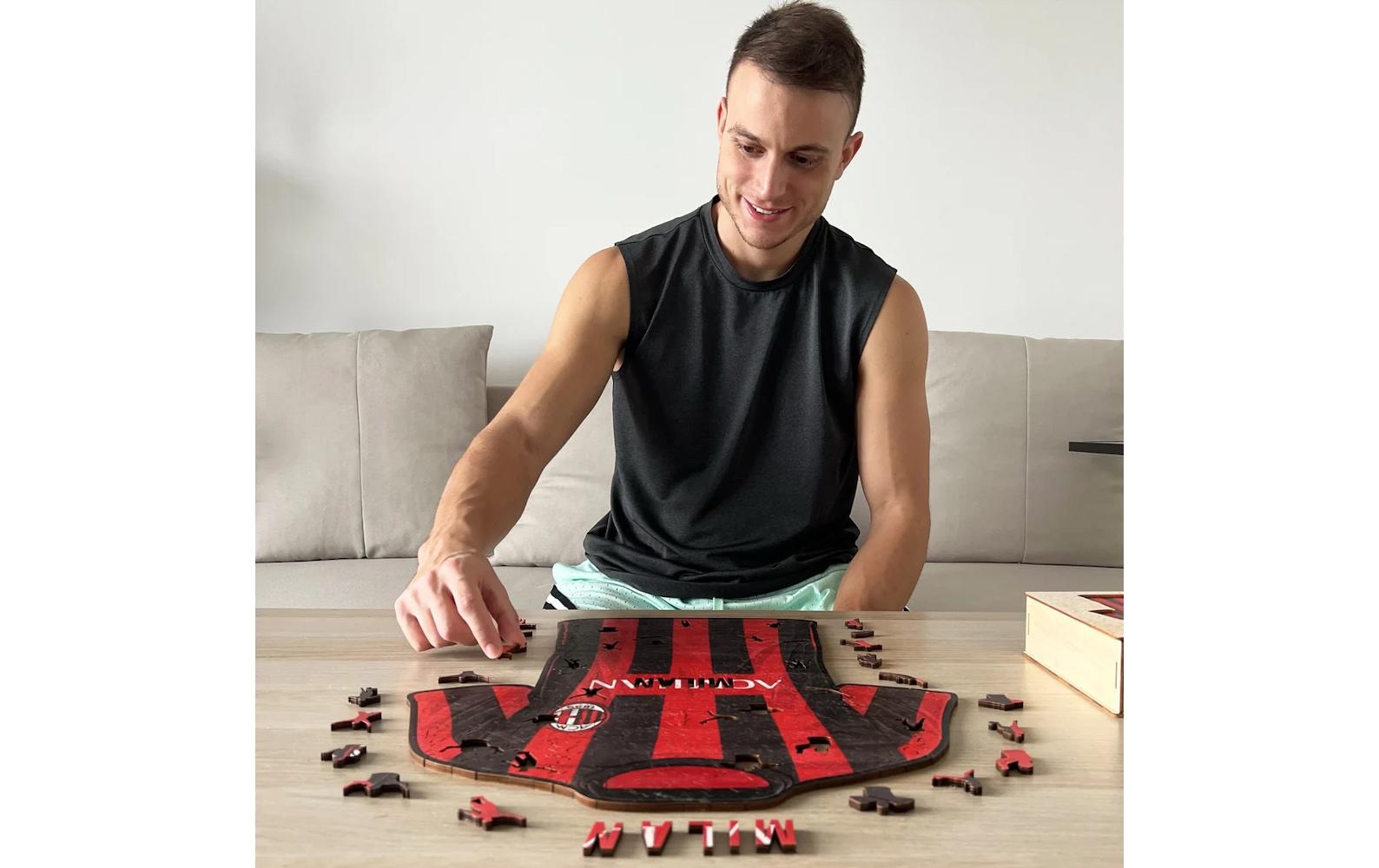 Puzzle »Iconic Puzzle AC Milan – Trikot«, (270 tlg.)