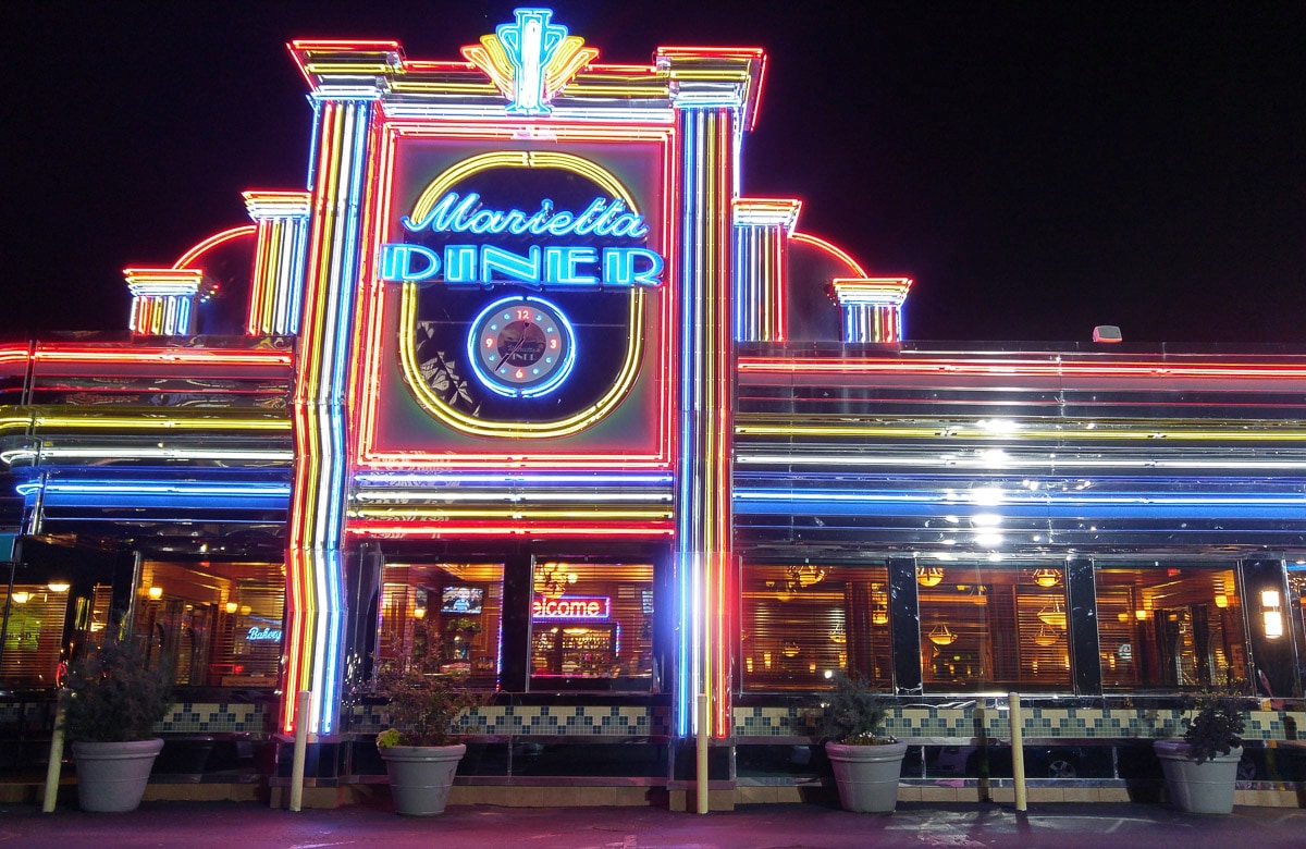 Image of Papermoon Fototapete "RETRO DINER-NEON CADILLAC ELVIS ROUTE 66 VINTAGE ROSA"