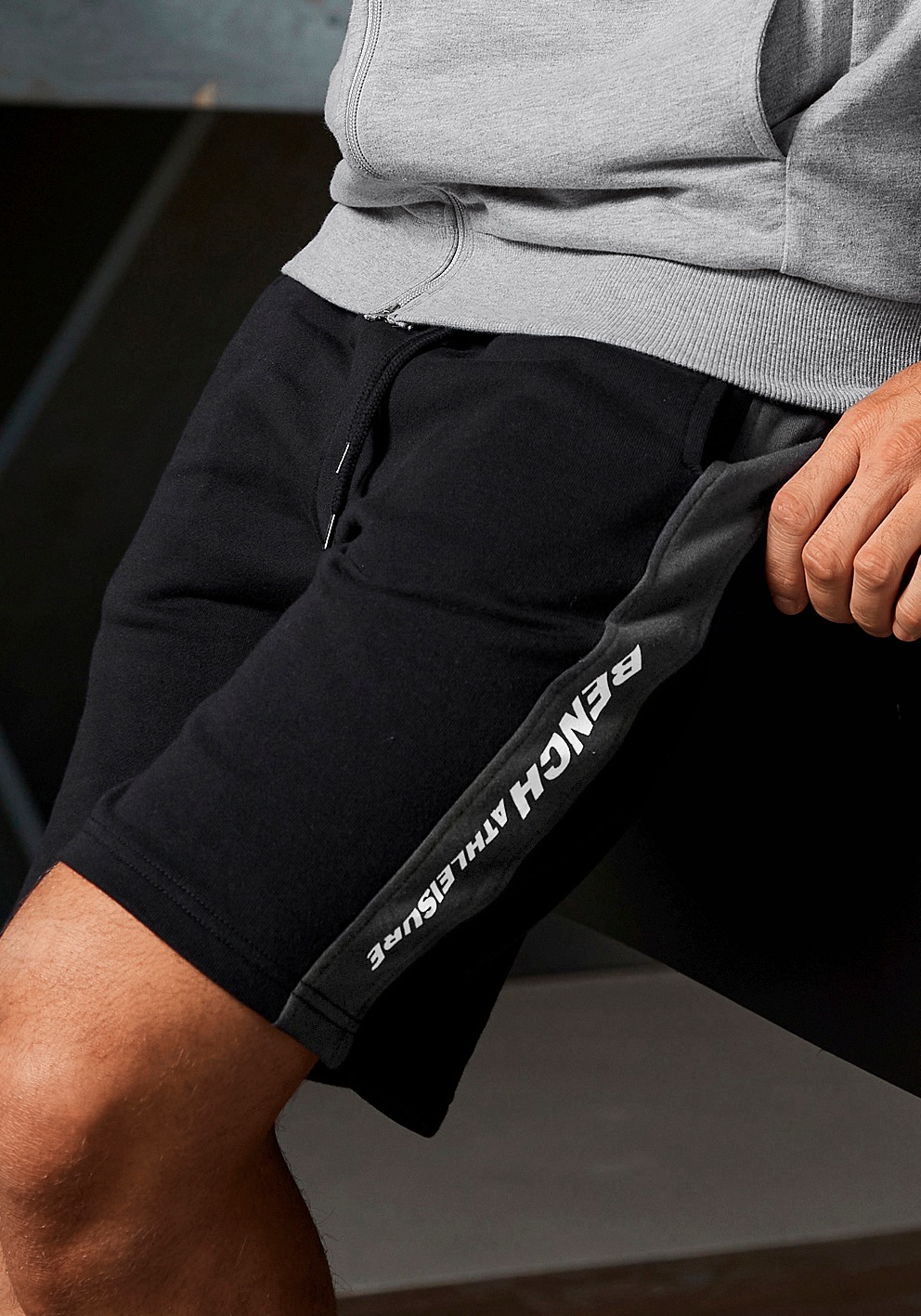 Image of Bench. Sweatshorts, mit seitlichem Einsatz bei Ackermann Versand Schweiz