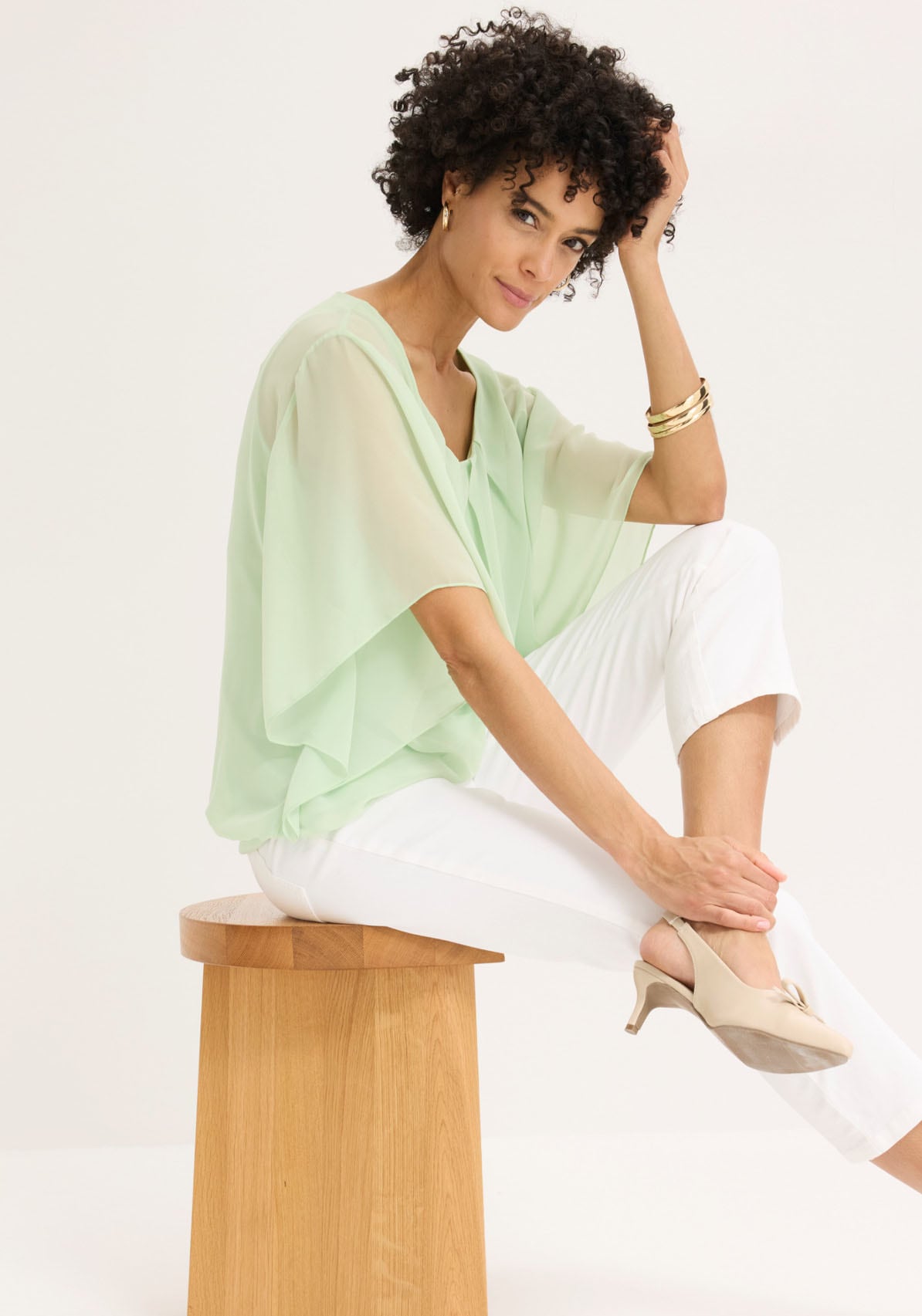 bonprix Blouse en mousseline »Chiffonbluse mit Untertop« coupe oversize, pour occasions festives, taille élastique