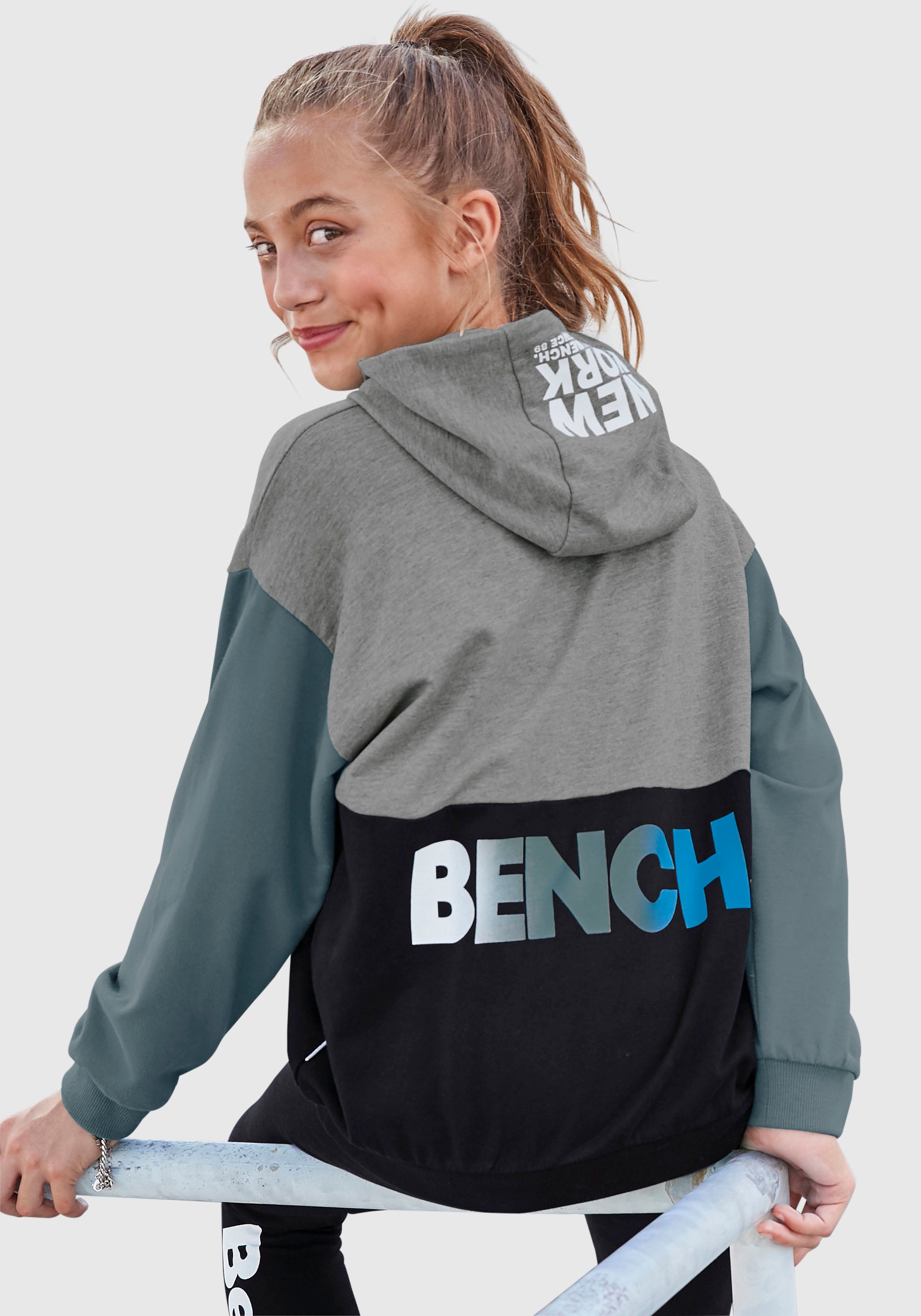 Image of Bench. Kapuzensweatshirt, in sehr weiter Form bei Ackermann Versand Schweiz
