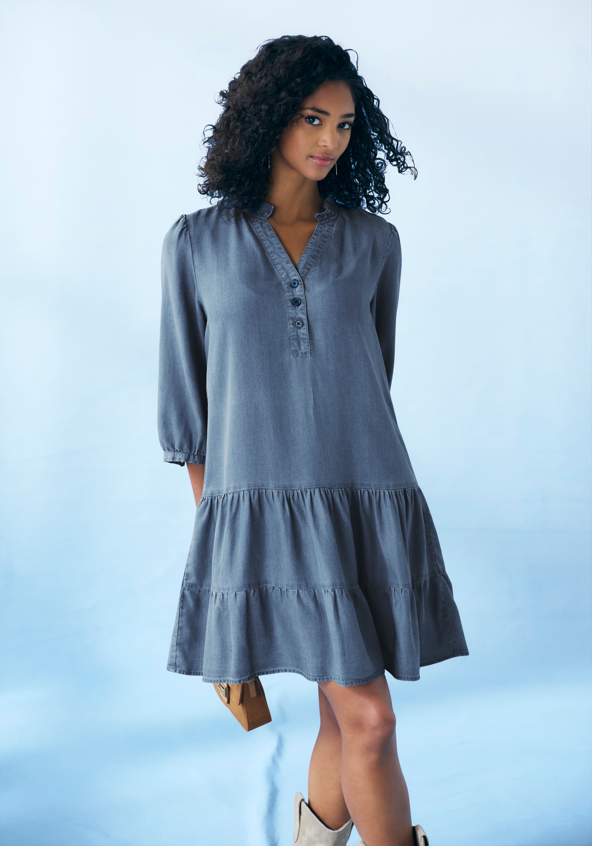 Image of LASCANA Jeanskleid "mit Rüsche am Kragen und kurzer Knopfleiste, Blusenkleid" Ohne Taschen Sommerkleid aus weicher Lyocellware, lockeres Tunikakleid, Festival