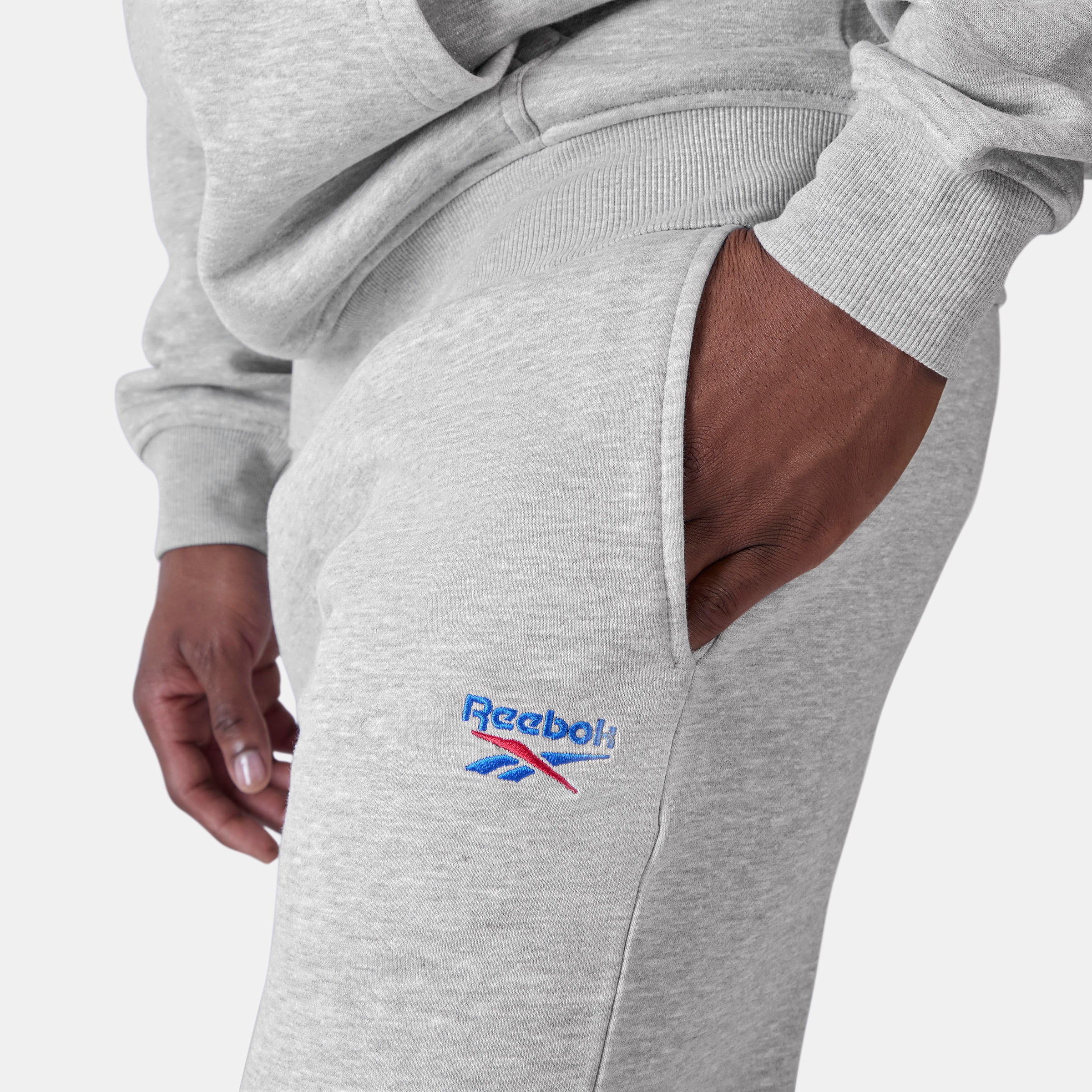 Reebok Pantalon de jogging »ID 2-COLOUR LOGO FLEECE CUFFED JOG PANT«  mit Fleece, auch in grossen Grössen