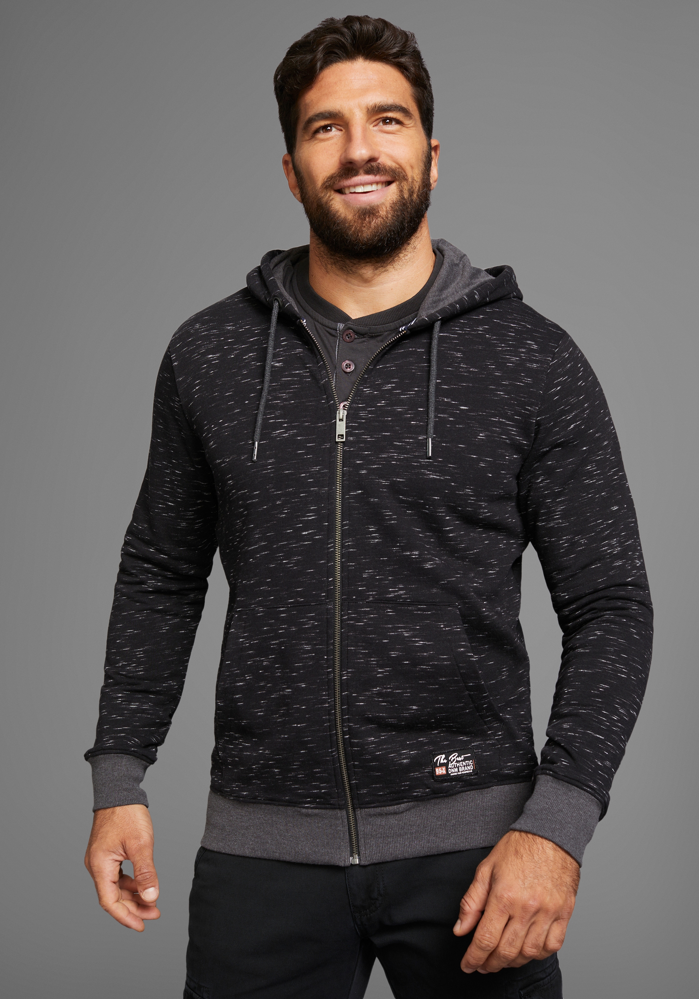 Kapuzensweatjacke, mit Logo auf der Brust - NEUE KOLLEKTION