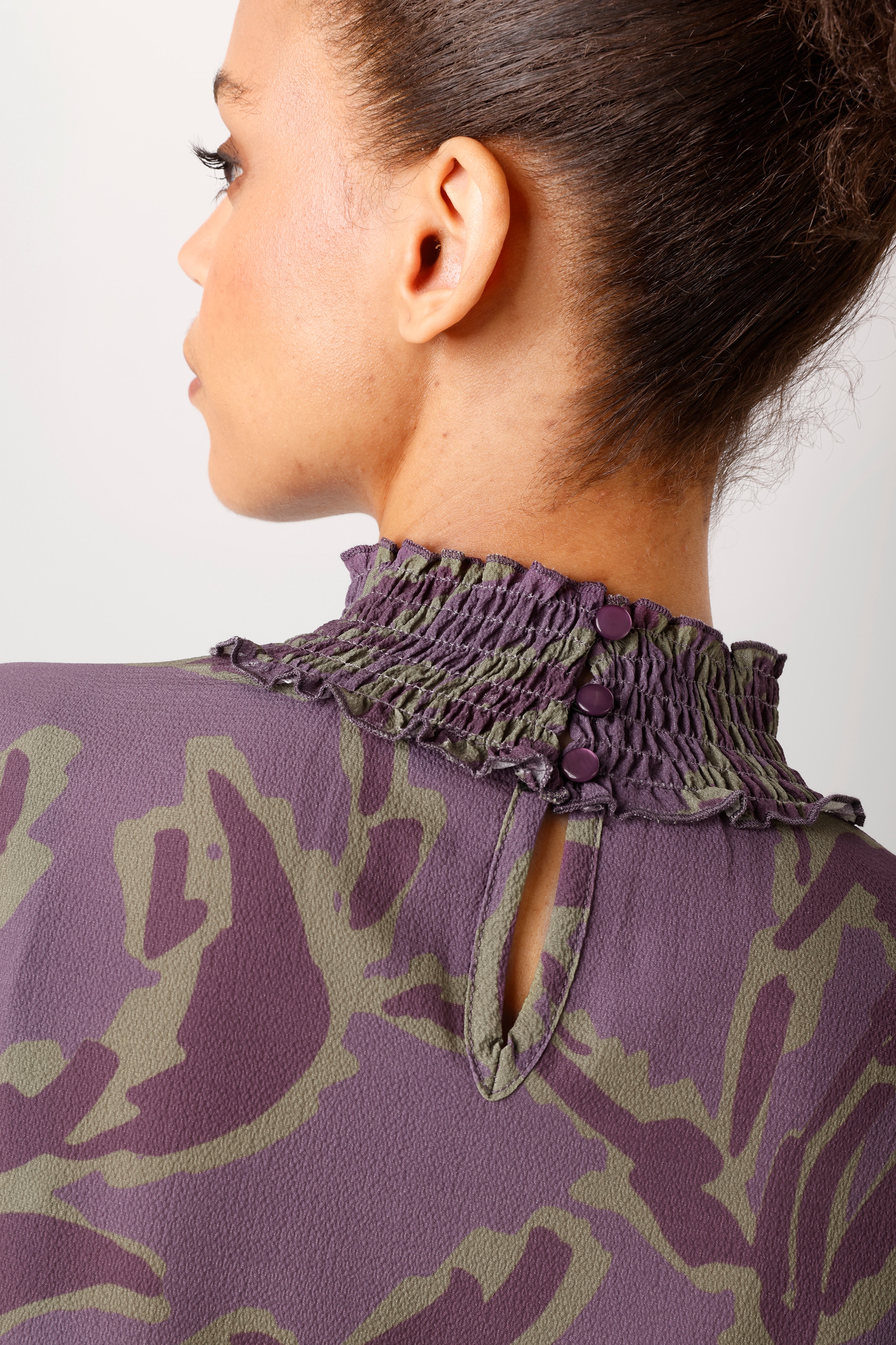 Aniston CASUAL Blouse à enfiler imprimé de grandes feuilles graphiques - NOUVELLE COLLECTION