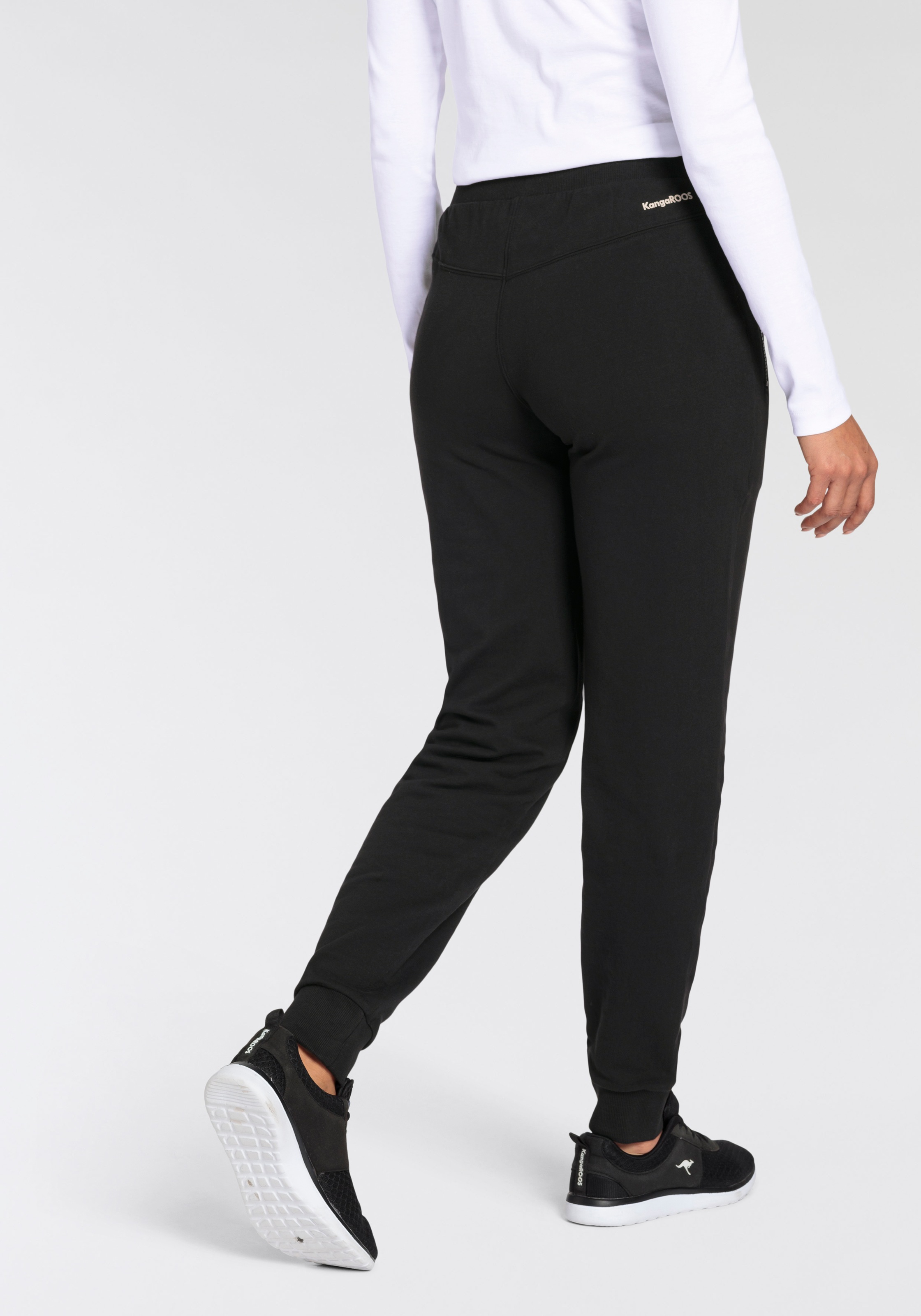 Zippertaschen KangaROOS Pants, Sweatpants mit Logo Jetzt String -NEUE und KOLLEKTION bestellen Jogger