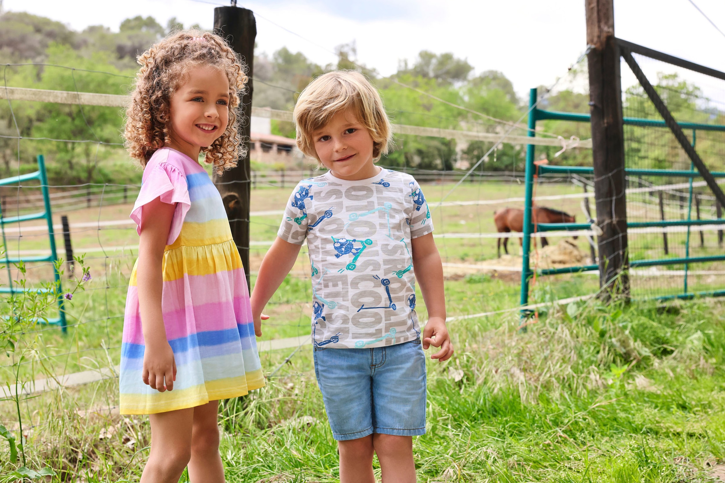 Blue Seven Sweatkleid 1 tlg. tlg. mit süssem Volants an den leicht überschnittenen Schultern