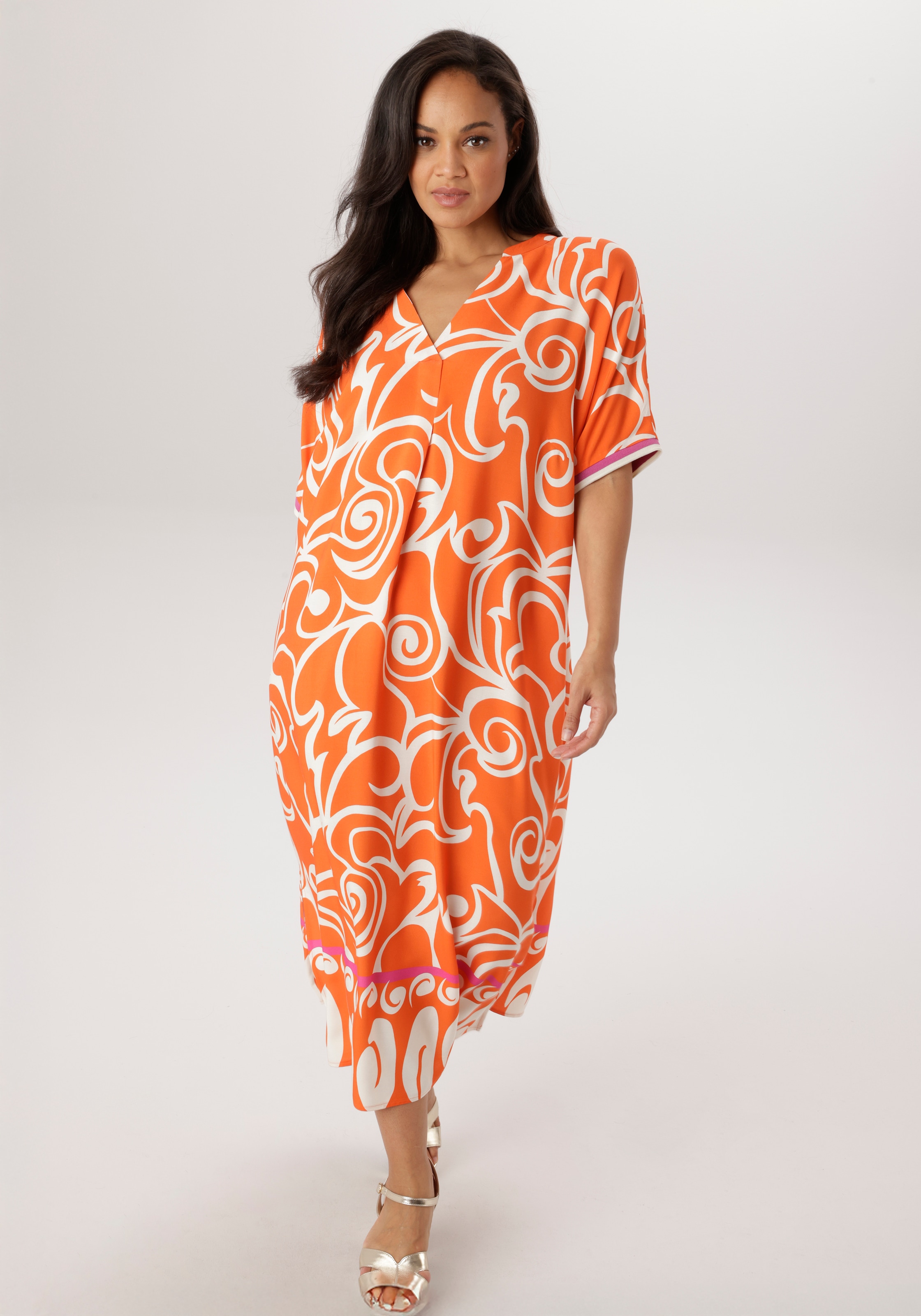 Image of Aniston PLUS Sommerkleid mit extravagantem, grafischen Druck