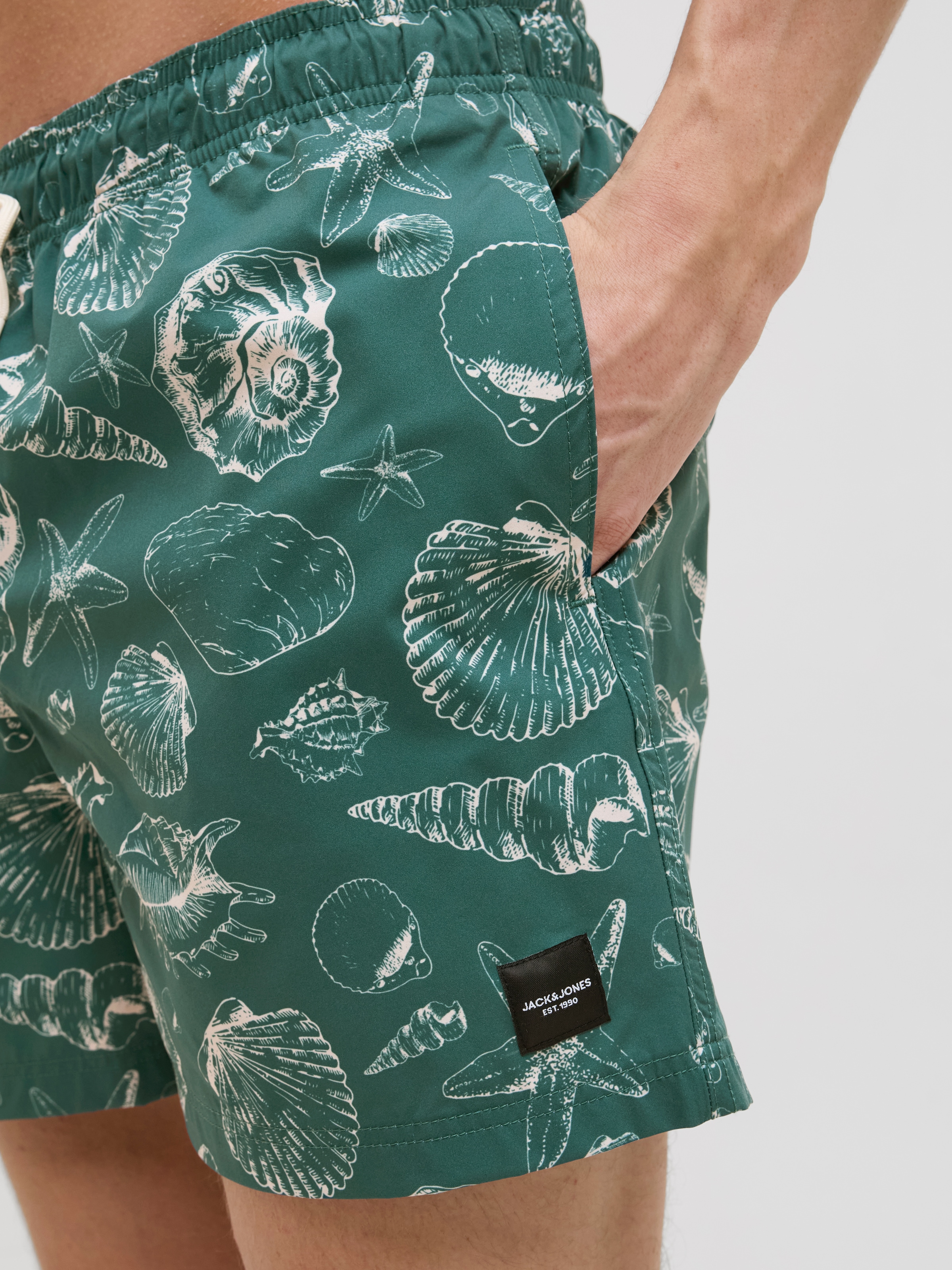 Jack & Jones Badeshorts »JPSTMAUI JJSWIM MATURE AOP AKM SN«