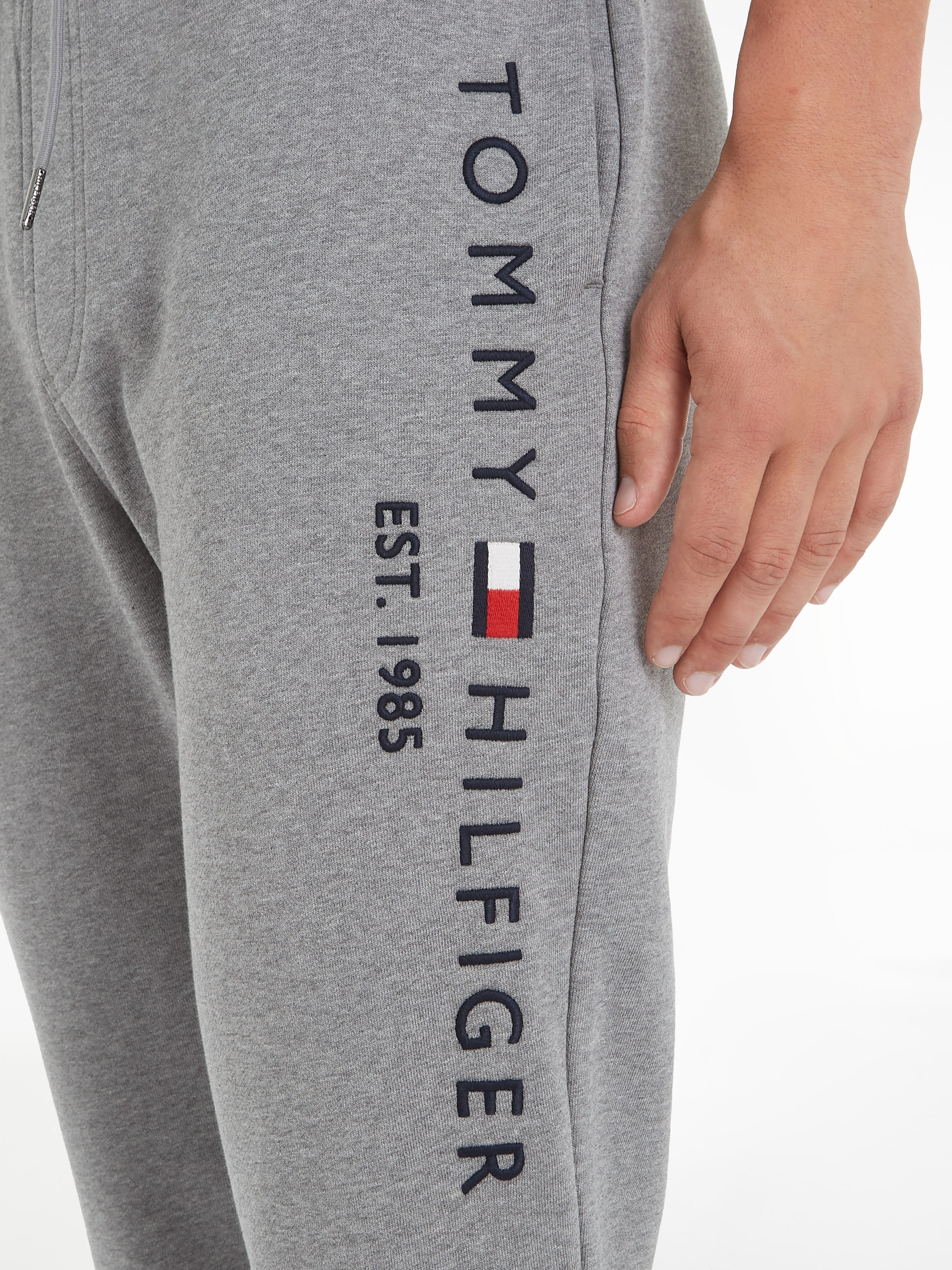 Tommy Hilfiger Sweathose »BASIC BRANDED SWEATPANTS«, mit grossem Tommy Hilfiger Schriftzug