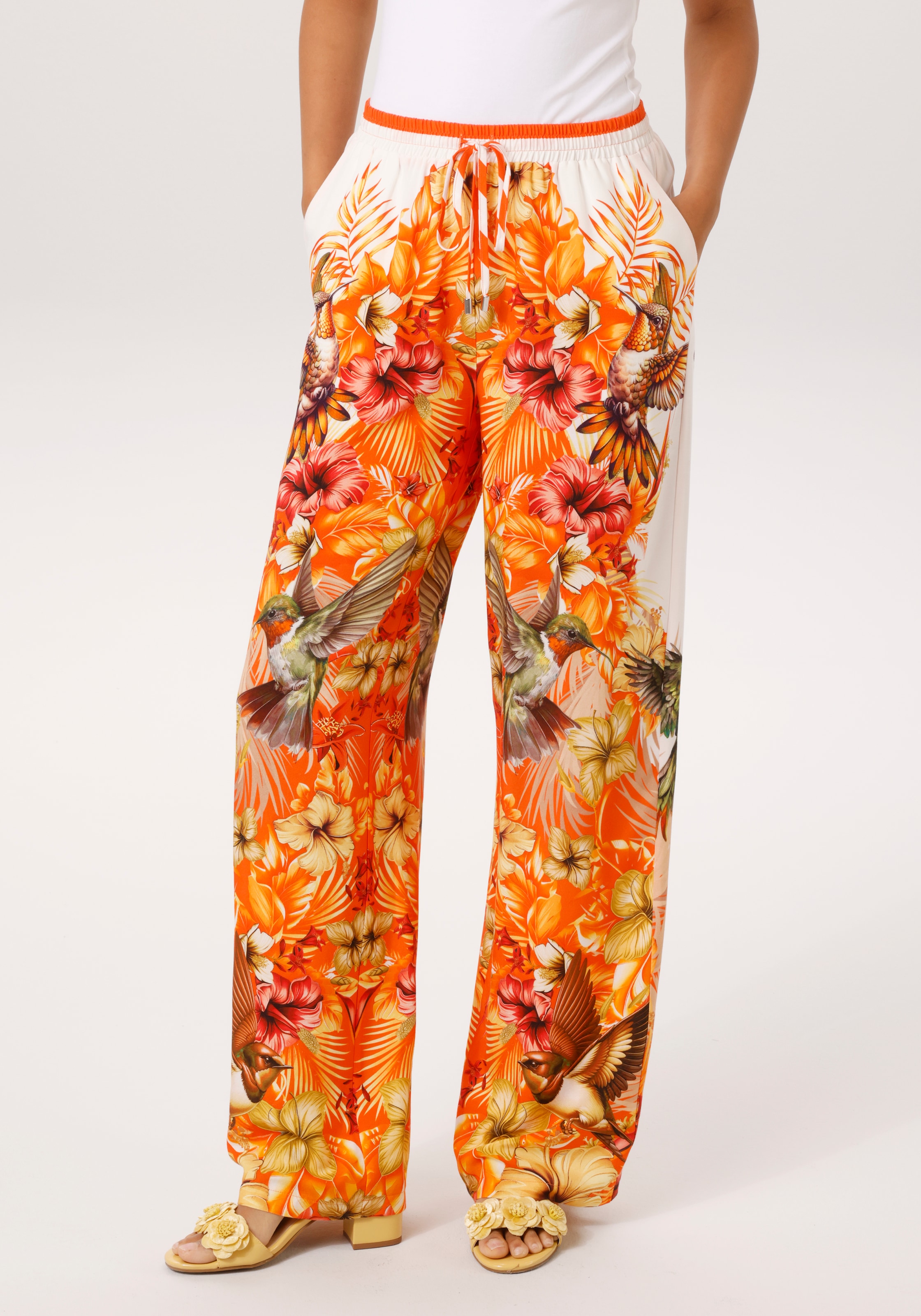 Image of Aniston CASUAL Schlupfhose mit tropischen Vögeln, Blüten und Blättern bedruckt