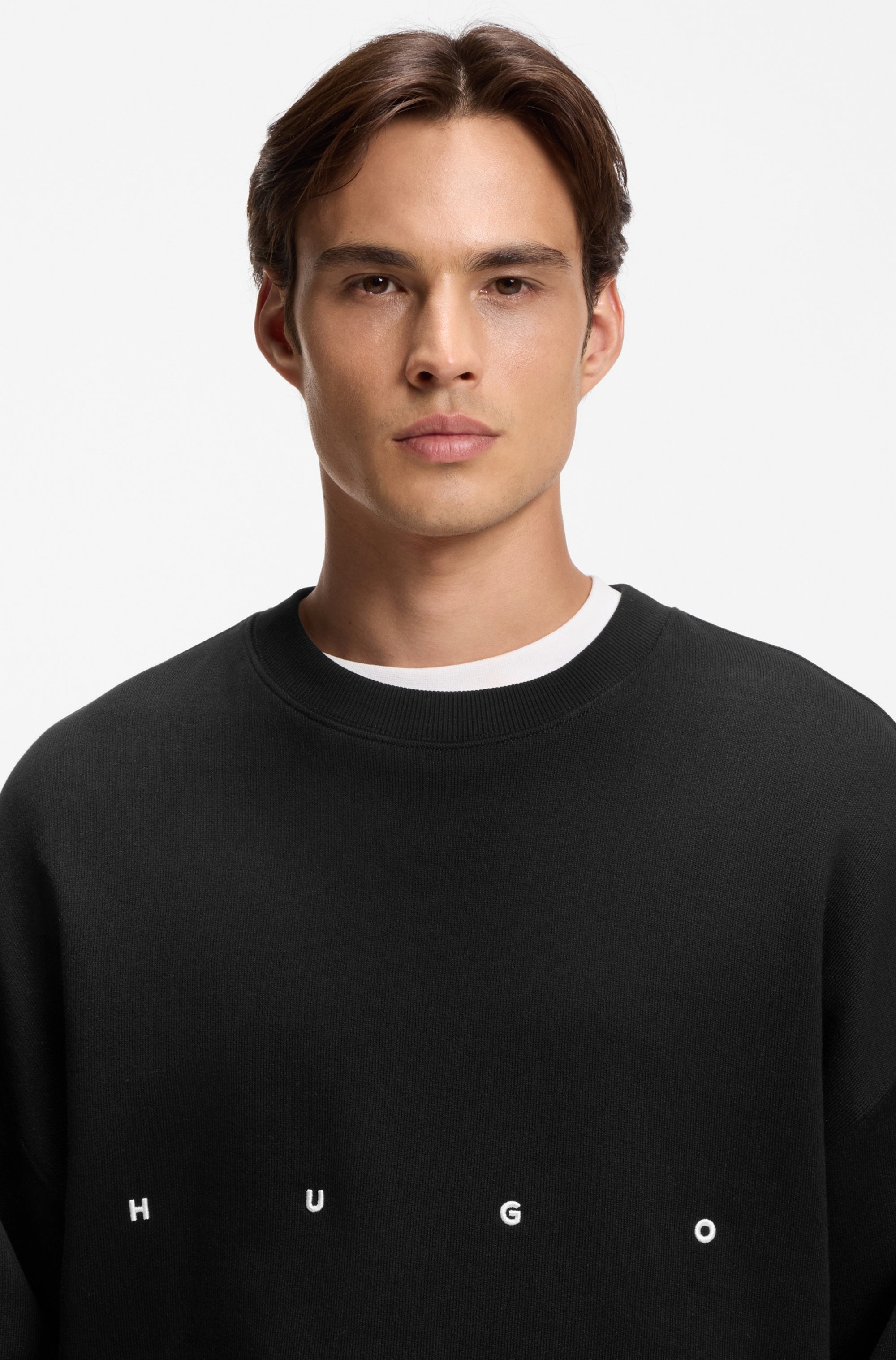 HUGO Sweat-shirt »Darislong«, Rundhalsausschnitt, Oversize Fit, gesticker Logoschriftzug
