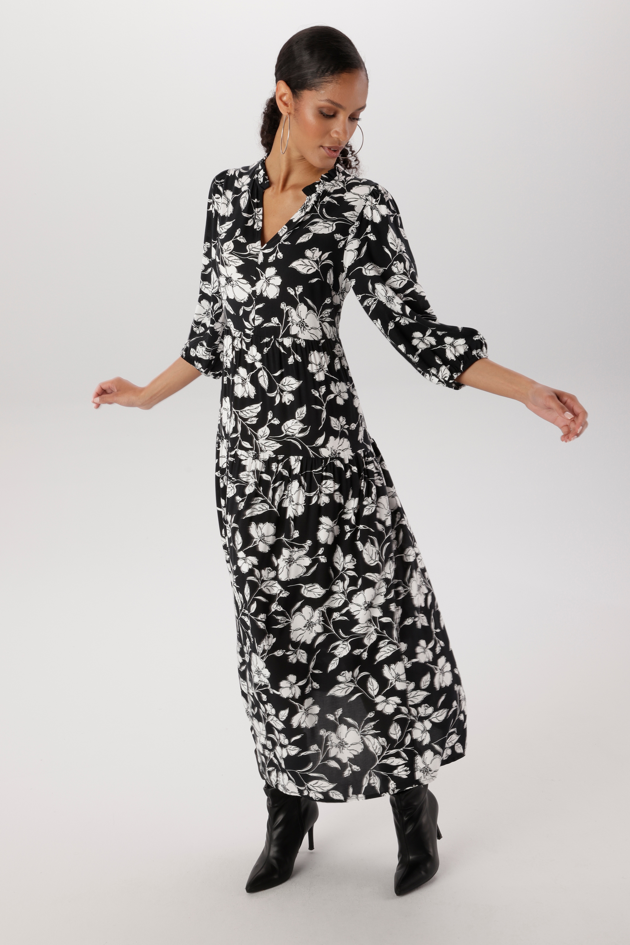 Aniston SELECTED Maxi robe Avec imprimé floral fantasque et pictural - NOUVELLE COLLECTION