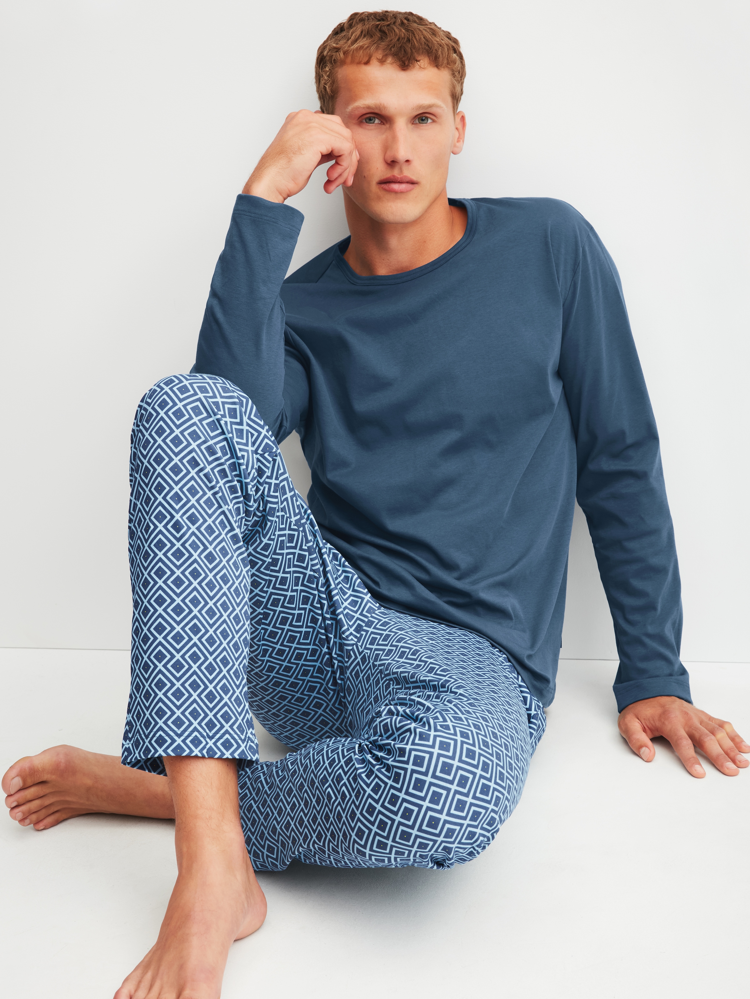 Image of CALIDA Schlafanzug "Relax Streamline 3" 2 Langarm-Shirt mit eingefasstem Rundhalsausschnitt