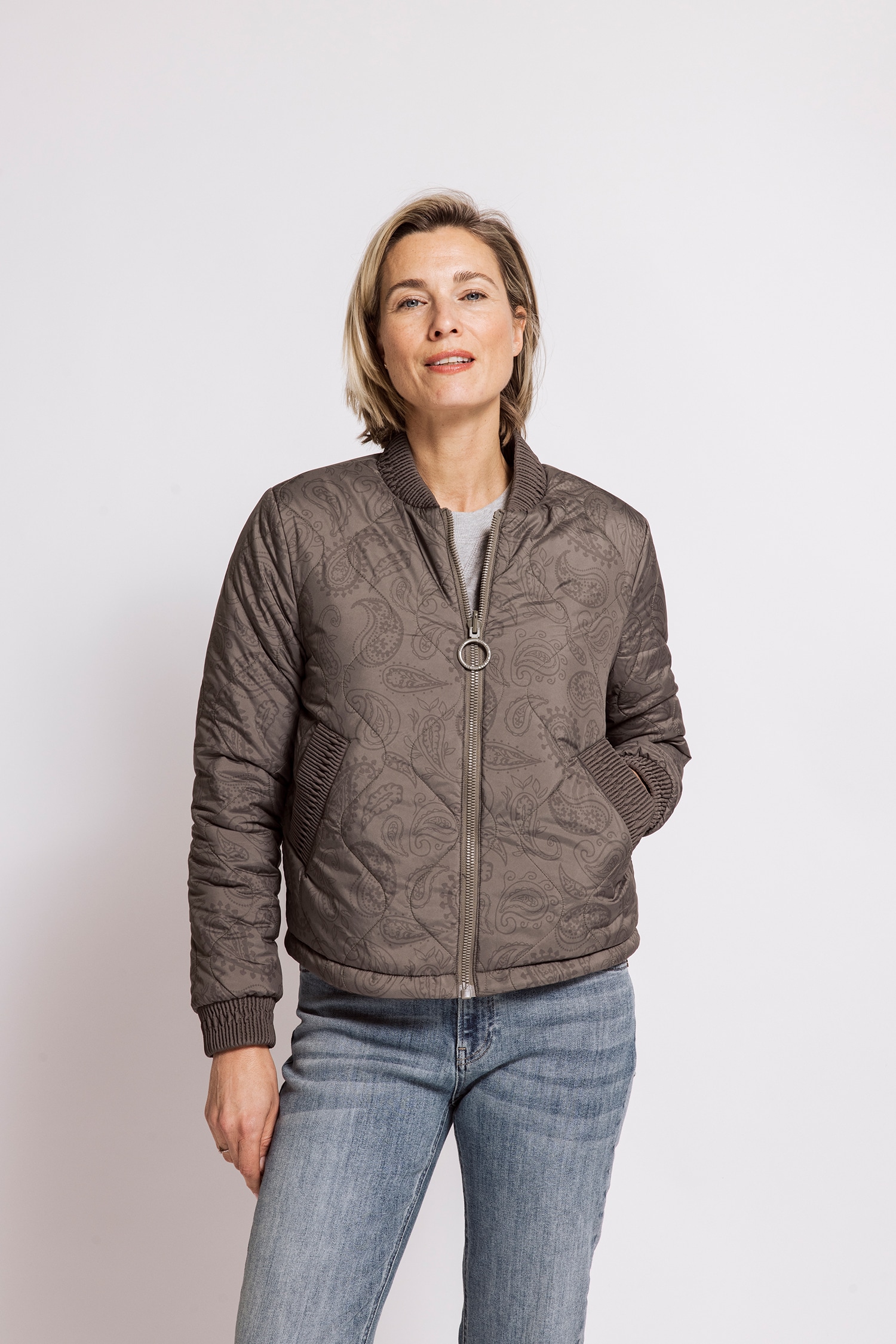 Image of Zhrill Kurzblazer "SARAH" Blouson-Jacke im modernen Stil / Paisley-Muster / Reissverschluss