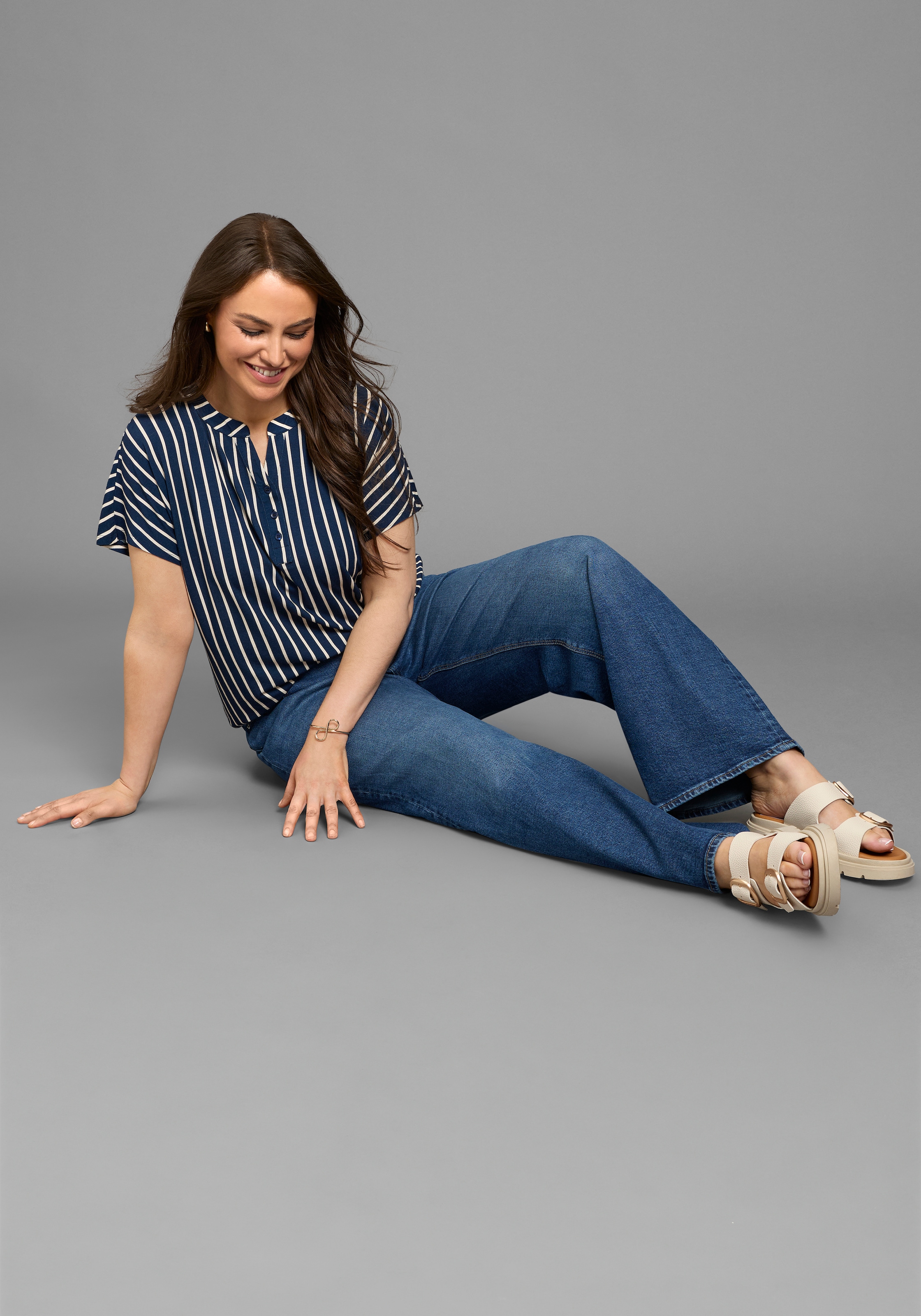 Laura Scott CURVE T-shirt casual Stil, Streifen-Optik, figurumspielende Passform