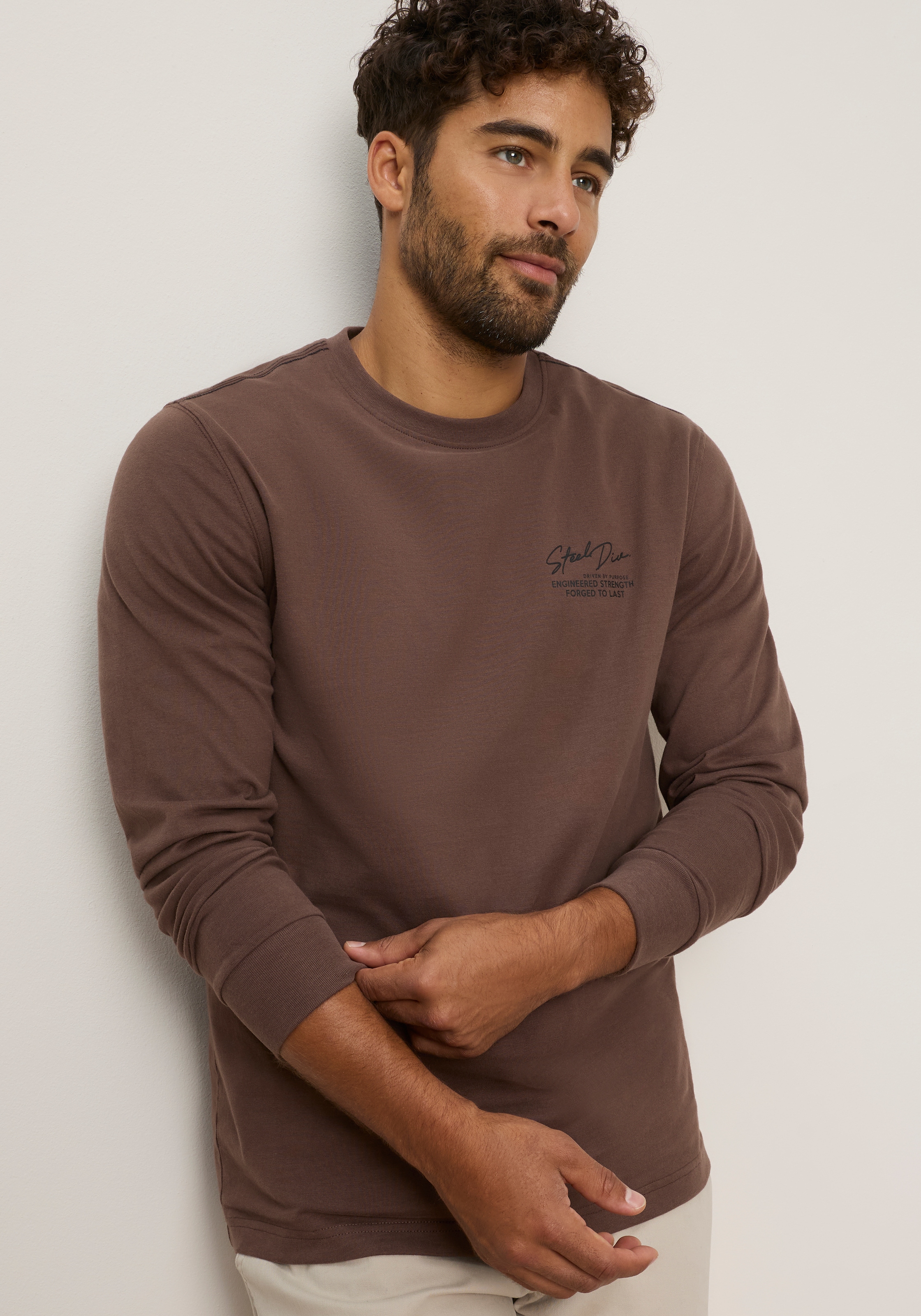 Image of Mans World Rundhalsshirt schmale Passform, mit Langarm, unifarben, mit Print und Stickerei