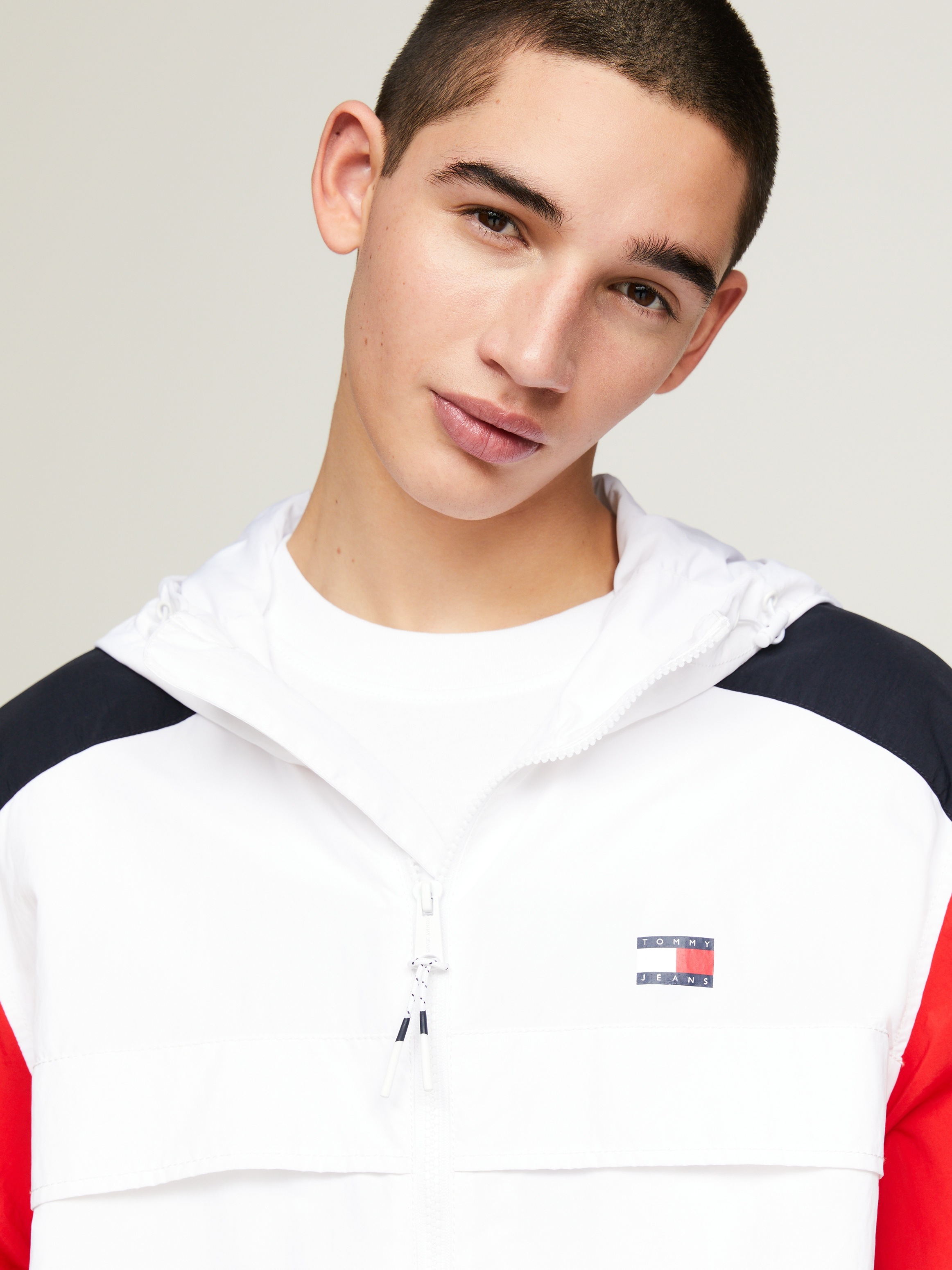 Tommy Jeans Windbreaker »TJM CHICAGO CLBK WINDBREAKER EXT«, mit Kapuze