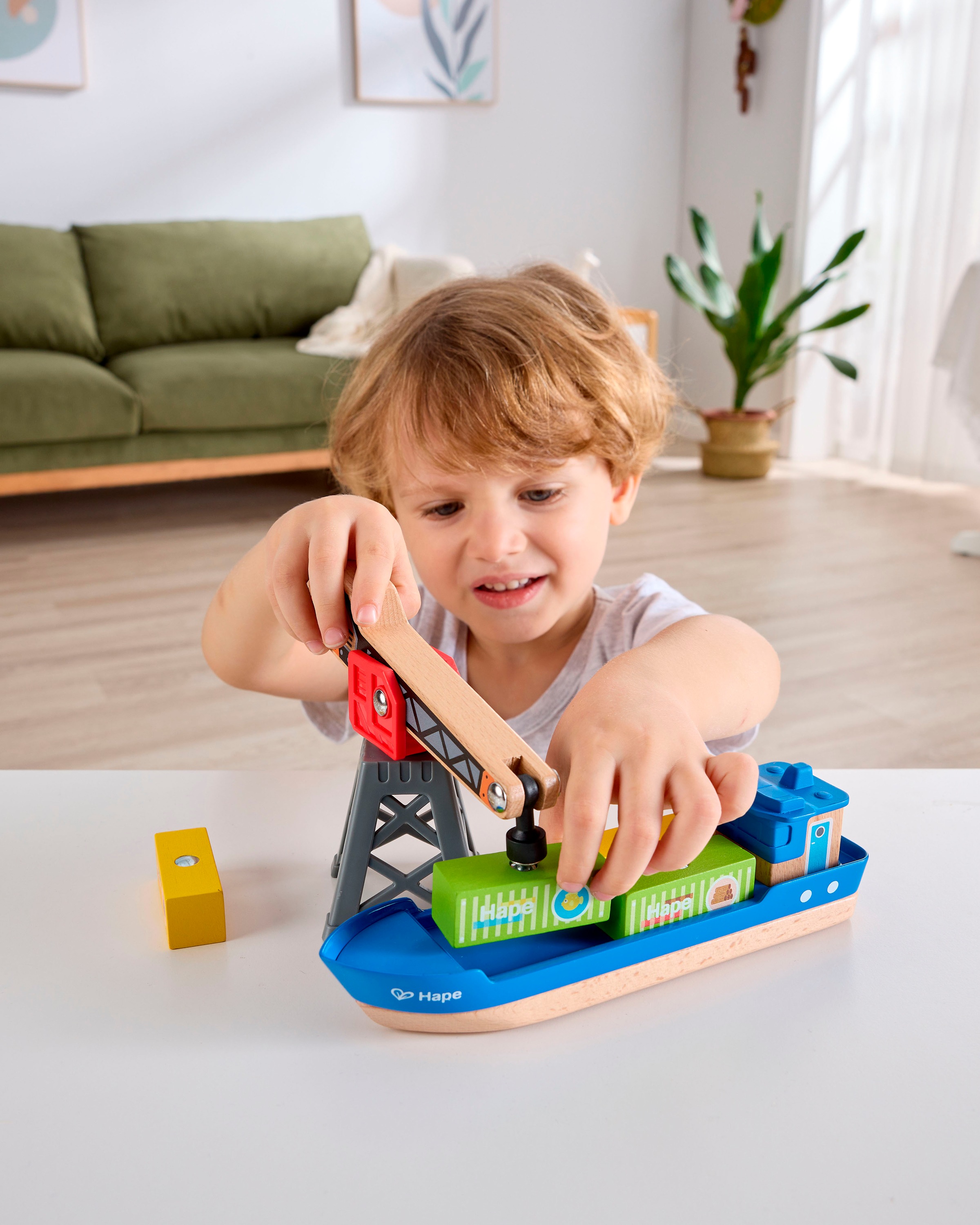 Hape Bateau jouet »Frachtschiff und Hafenkran«