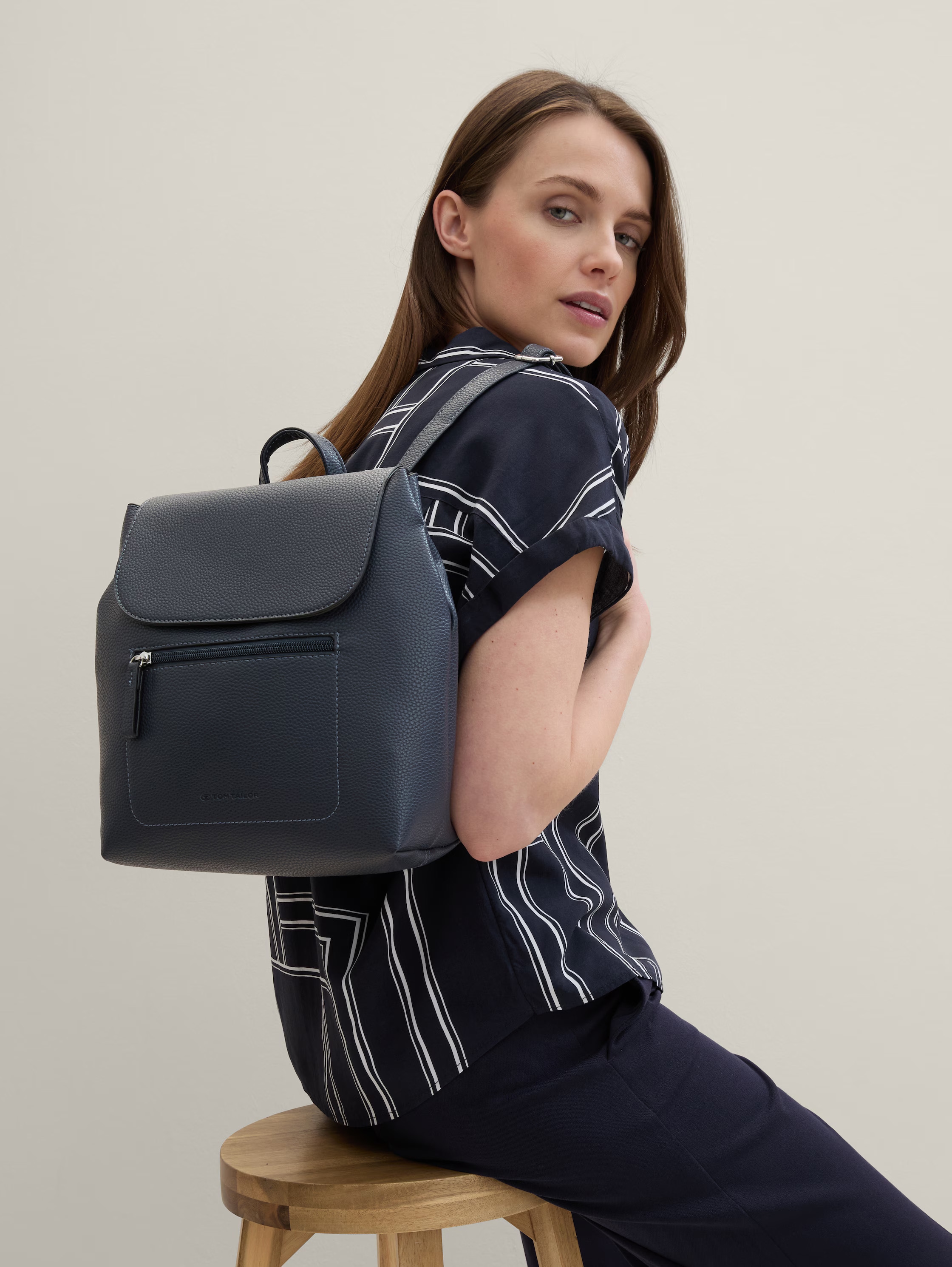 TOM TAILOR Sac à dos »Elis« aus weich gekörntem Lederimitat und feinem Logo