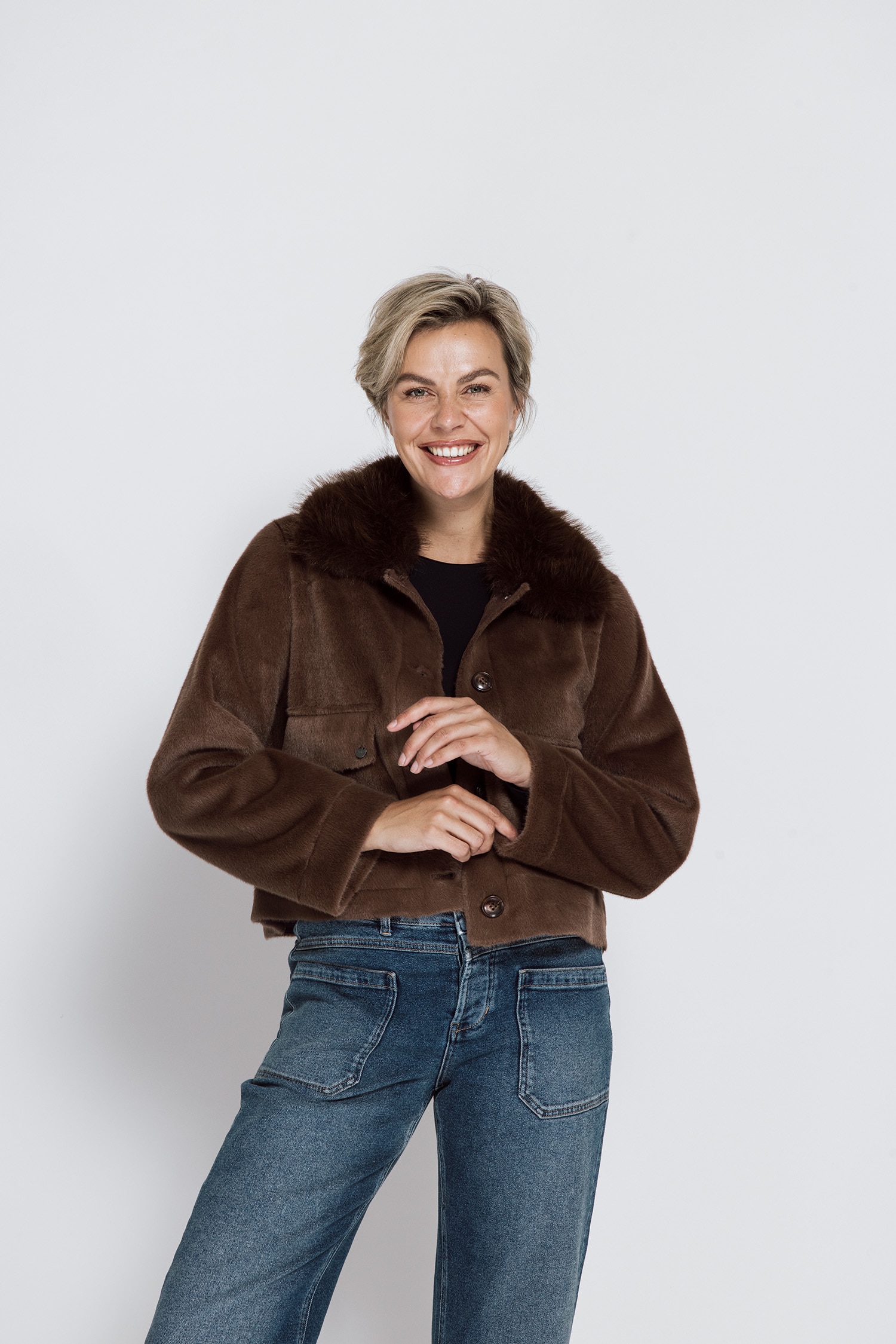 Image of Zhrill Jackenblazer "JUJI" Kunstfelljacke mit grossem Kragen und Knopfleiste