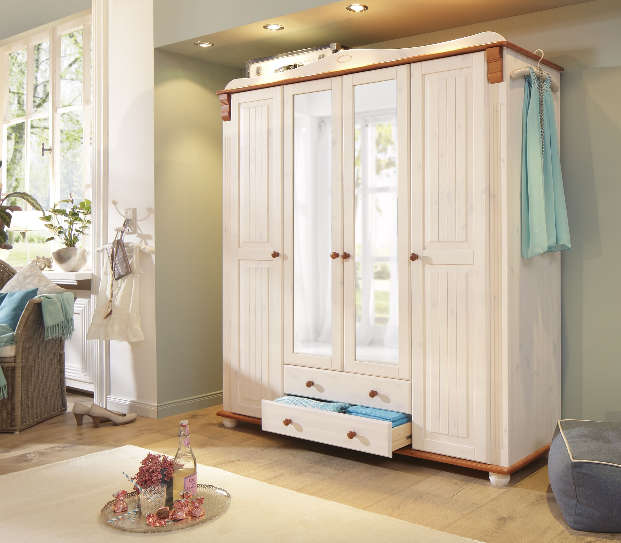 Home affaire Kleiderschrank »Adele«, (4 Breiten: 92/130/169/207 H/T ca. 191/54 cm), aus massiver Kiefer,Spiegel beim 4-und 5-trg.Schrank, Innenausstattung