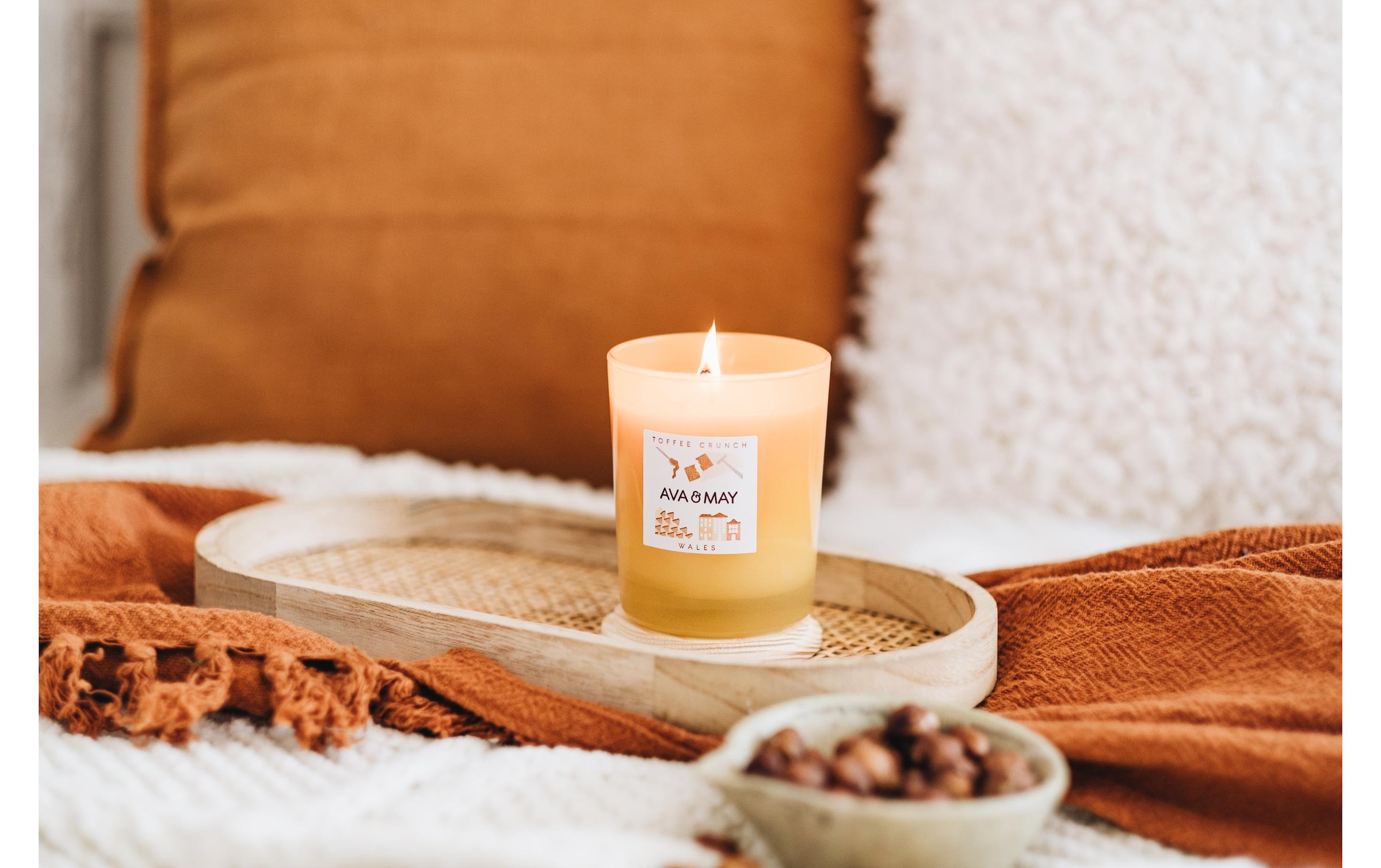 AVA & MAY Duftkerze »Toffee Crunch 180 g«, Holzart: Buche (Schweden)