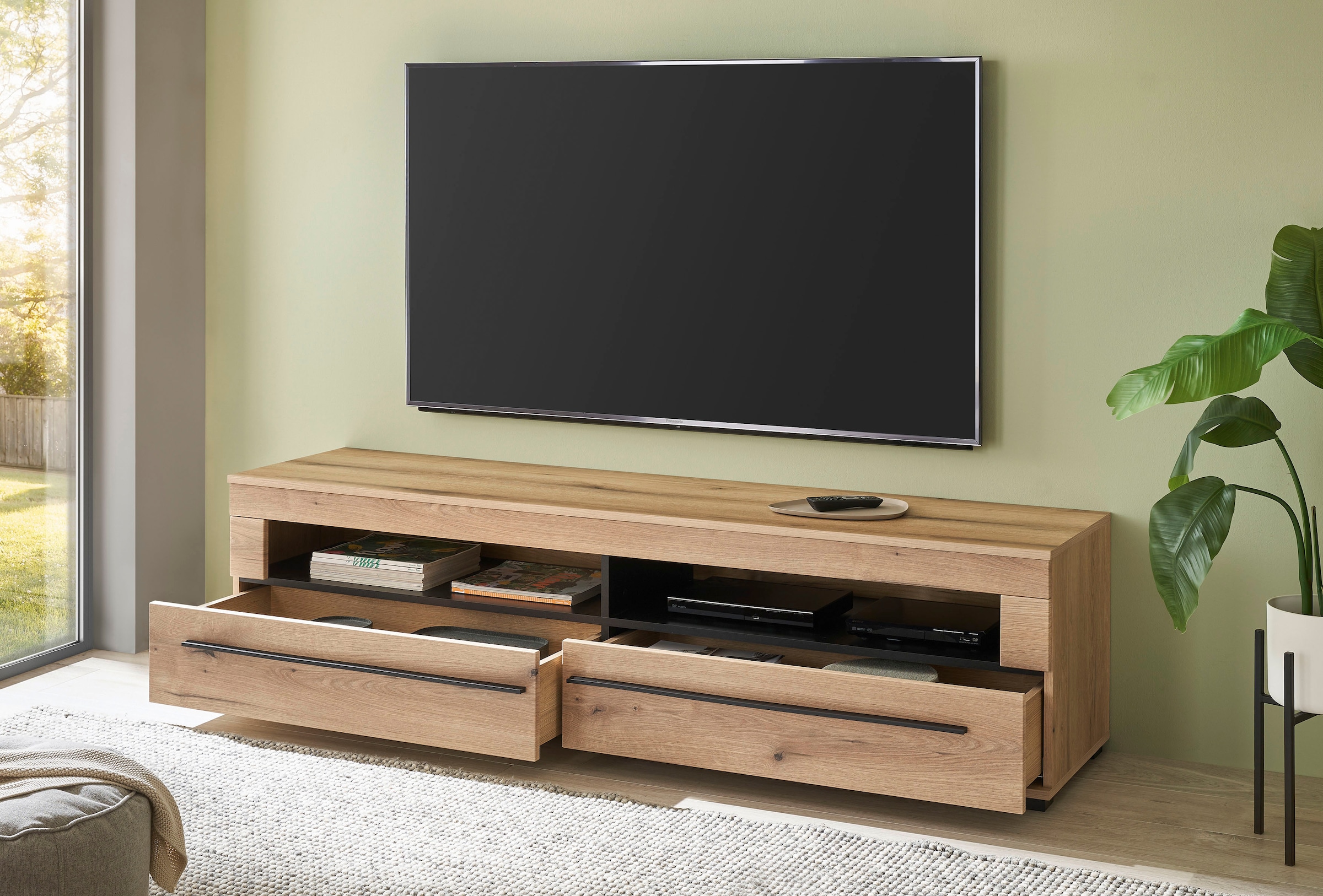 INOSIGN Lowboard »modernes TV-Unterteil, Kommode in Eiche Evoke oder weiss«, schwarze Stangengriffe, ausreichend Stauraum, vielseitig einsetzbar