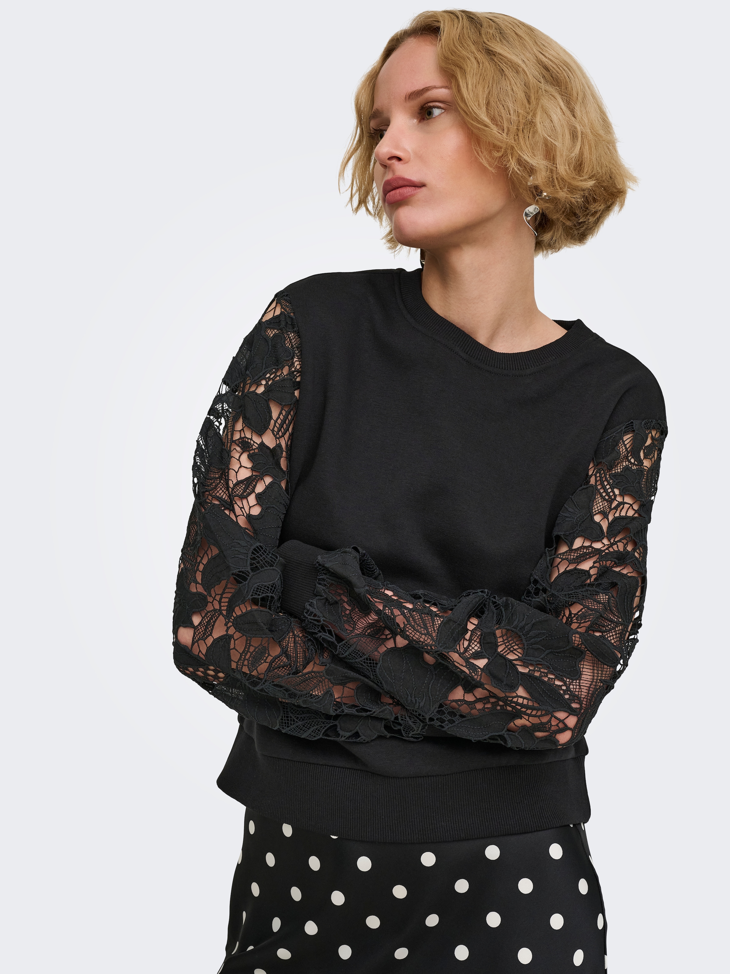 ONLY Sweatshirt »ONLSTILLA L/S LACE SLEEVES CS SWT«, Baumwollmischung, regular fit
